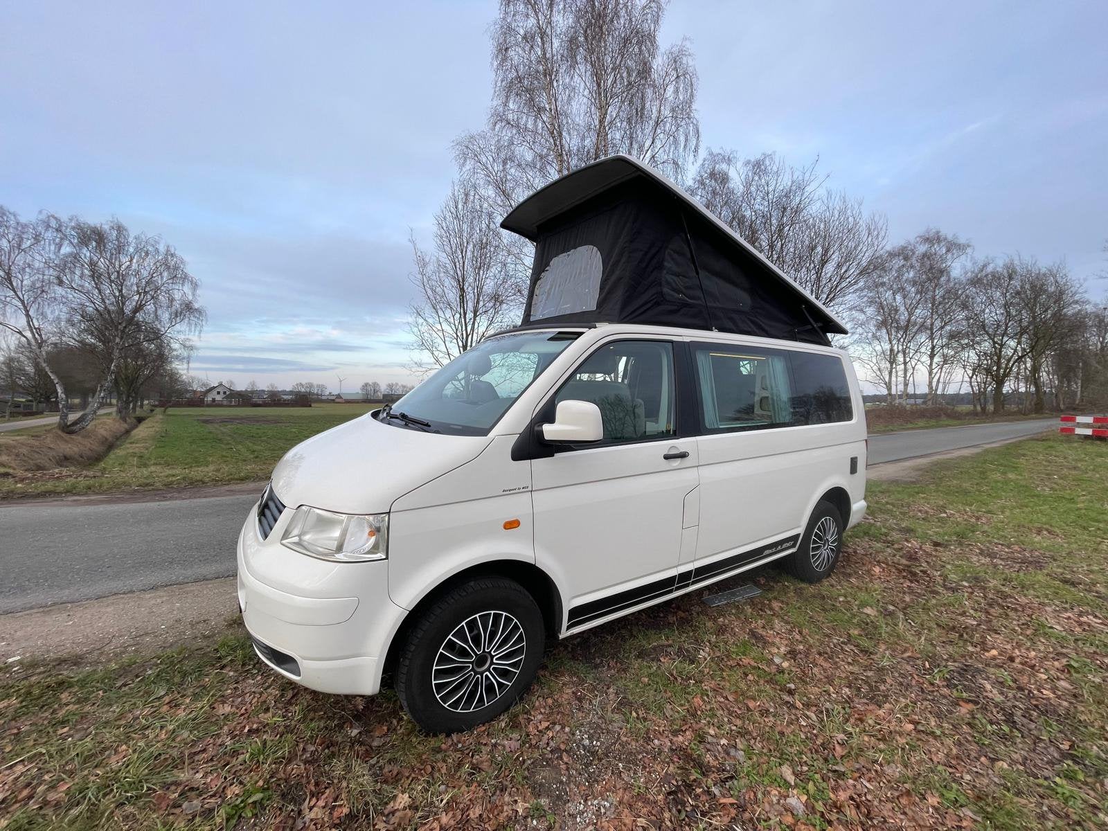 VW Transporter T5   buscamper, Caravans en Kamperen, Campers, Bedrijf, tot en met 2, Half-integraal, Volkswagen, Diesel, 4 tot 5 meter
