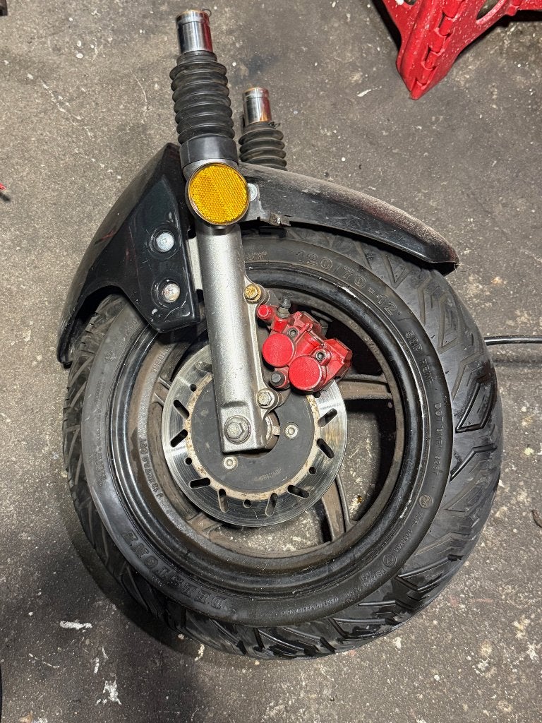 Wiel met vorken van een SYM Orbit 2 scooter, Ophalen, Gebruikt, SMY, SMY