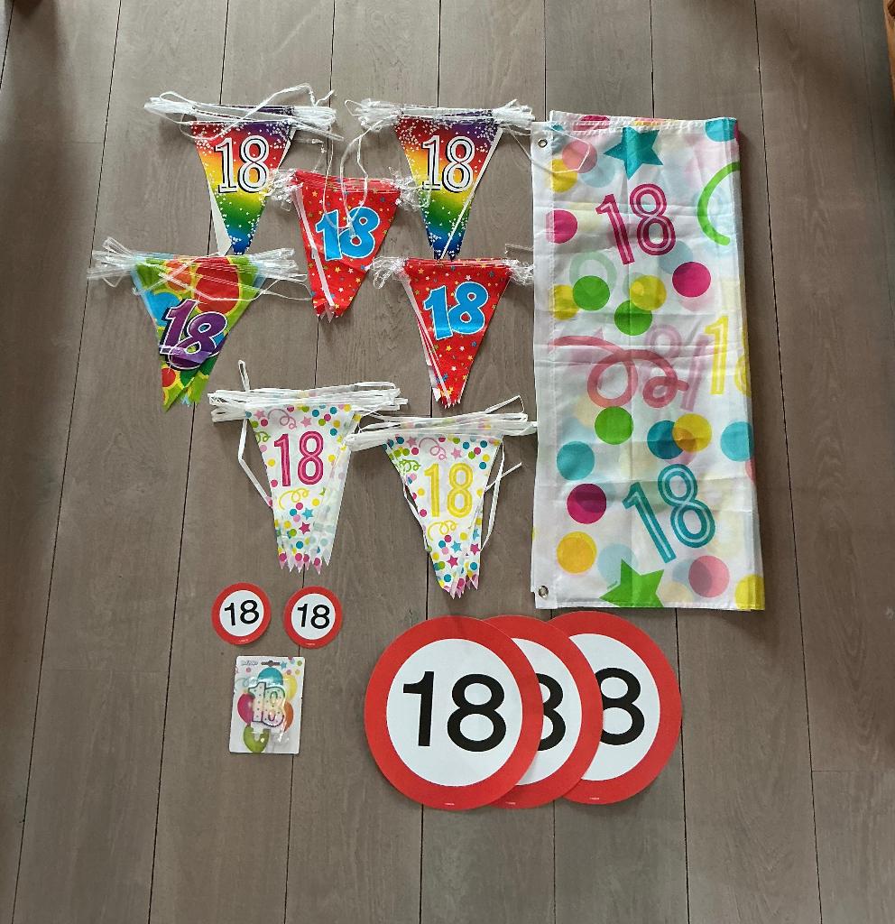 Verjaardags versieringen  Hoera 18 jaar!, Hobby en Vrije tijd, Feestartikelen, Gebruikt, Feestartikel, Verjaardag, Ophalen of Verzenden