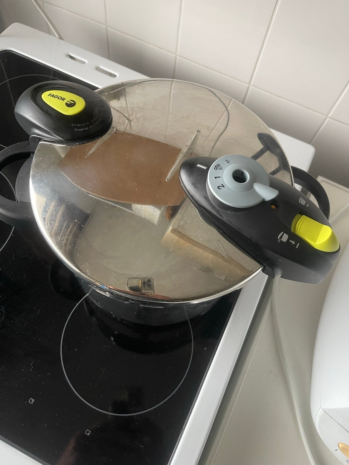 Fagor Snelkookpan met stoommandje, Ophalen, Gebruikt