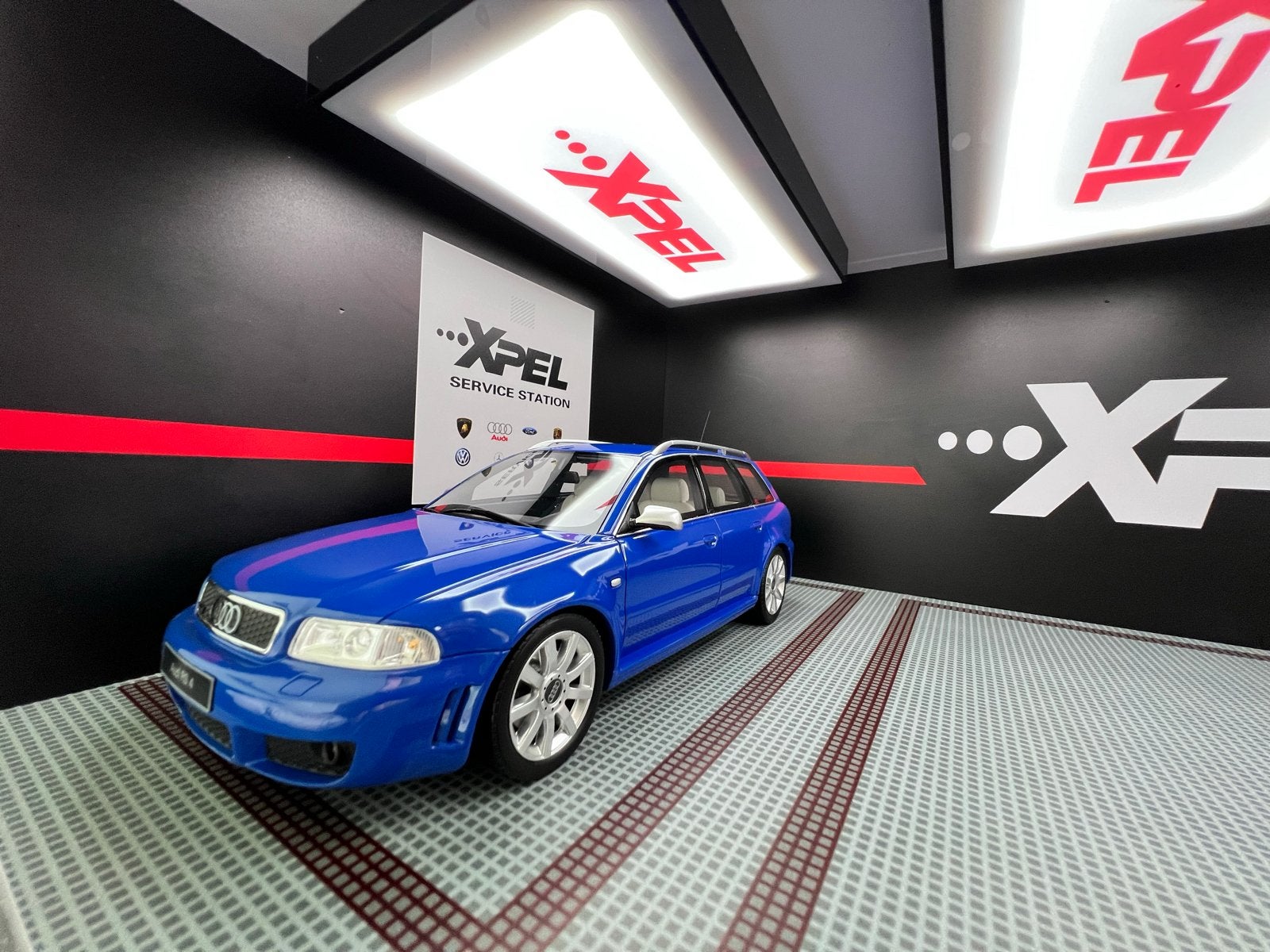 Audi RS4 Schaal 1:18 - Nieuwstaat, Ophalen, Zo goed als nieuw, Auto, OttOMobile