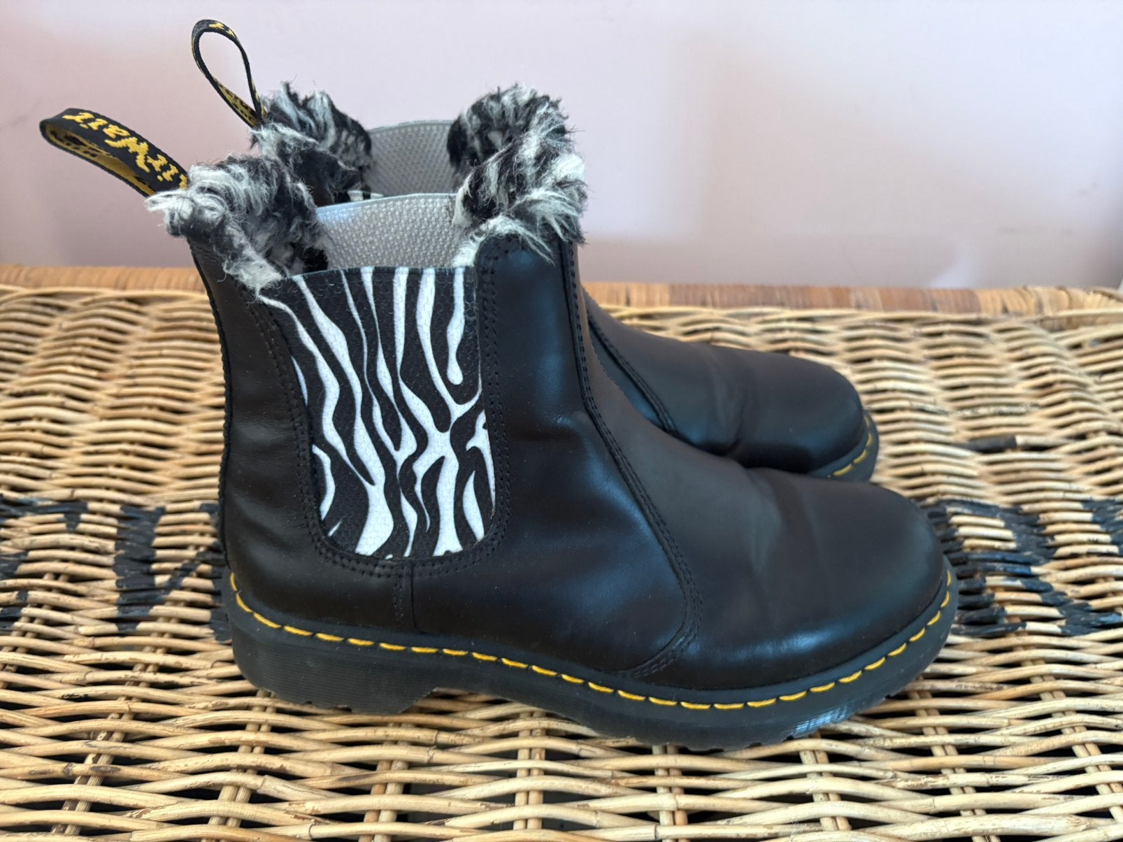 Dr Martens maat 41, Zwart, Lage of Enkellaarzen, Ophalen of Verzenden, Zo goed als nieuw