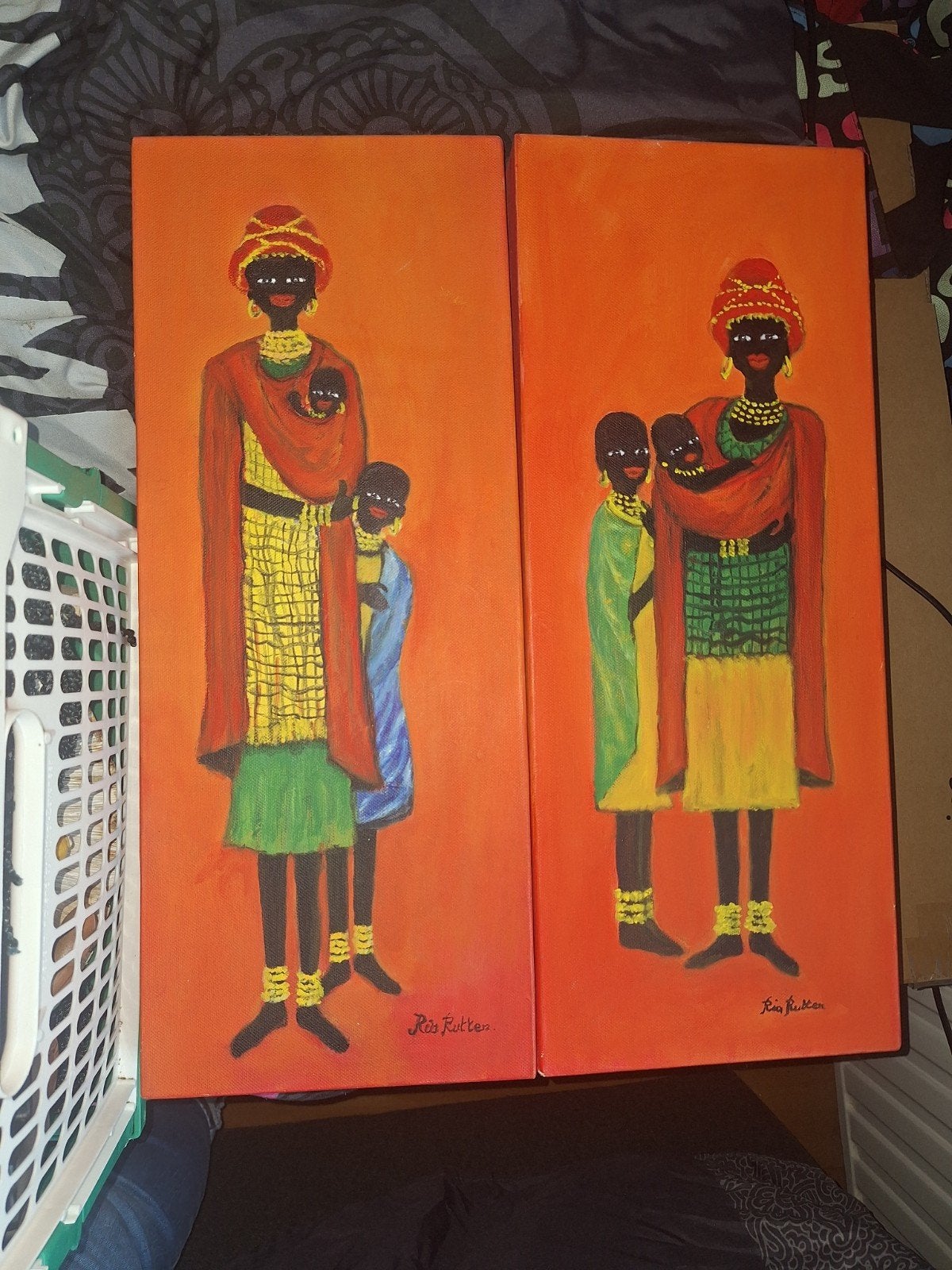 2 Leuke Schilderijtjes - Afrikaanse Figuren, Antiek en Kunst, Kunst | Schilderijen | Modern, Figuren, Ophalen of Verzenden, Textiel
