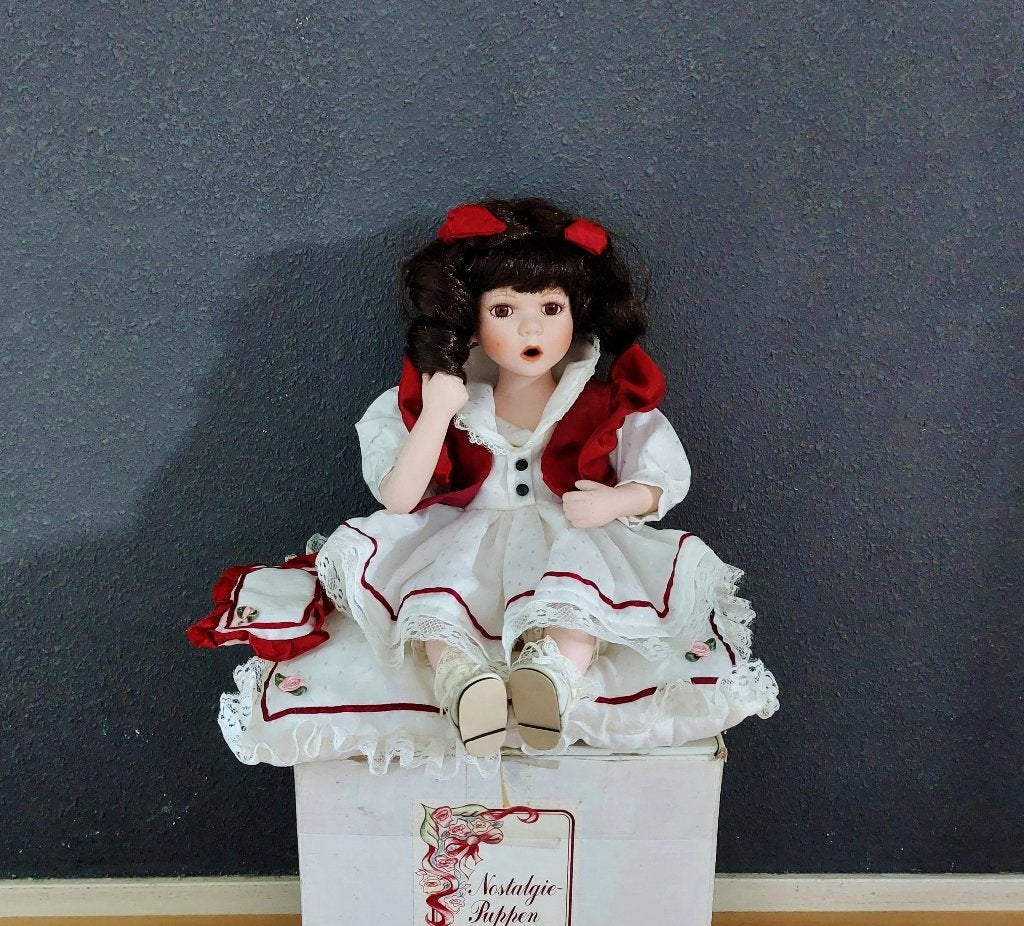 Porceleinen Pop Gianna merk Janus - Nieuw in Doos, Verzamelen, Poppen, Ophalen of Verzenden, Nieuw, Pop