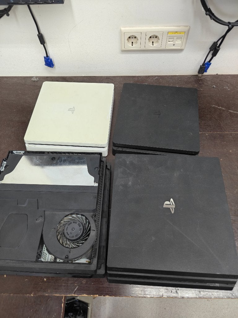 Partij PlayStation 4 consoles - Werking onbekend, Ophalen of Verzenden, Zonder controller, Niet werkend, Pro