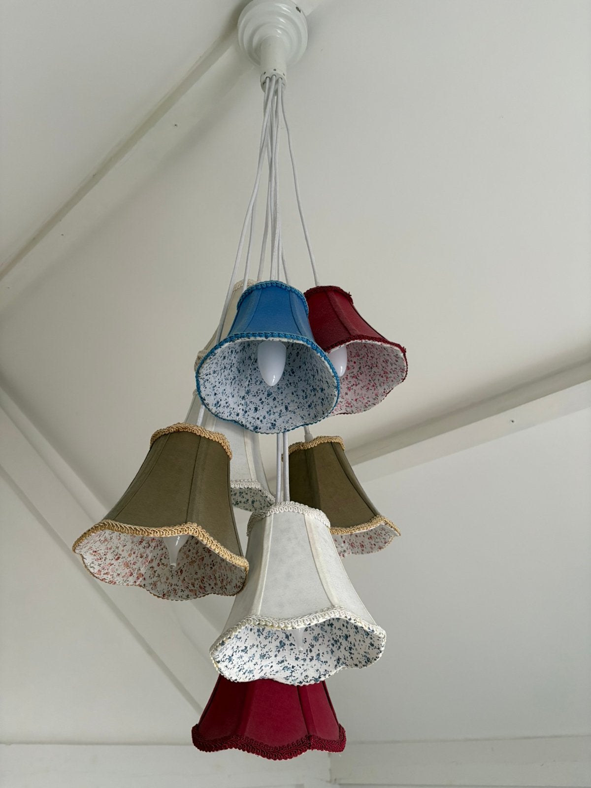 Mooie leuke hanglamp met gekleurde kapjes, Meerkleurig, Ophalen, Zo goed als nieuw, Lamp