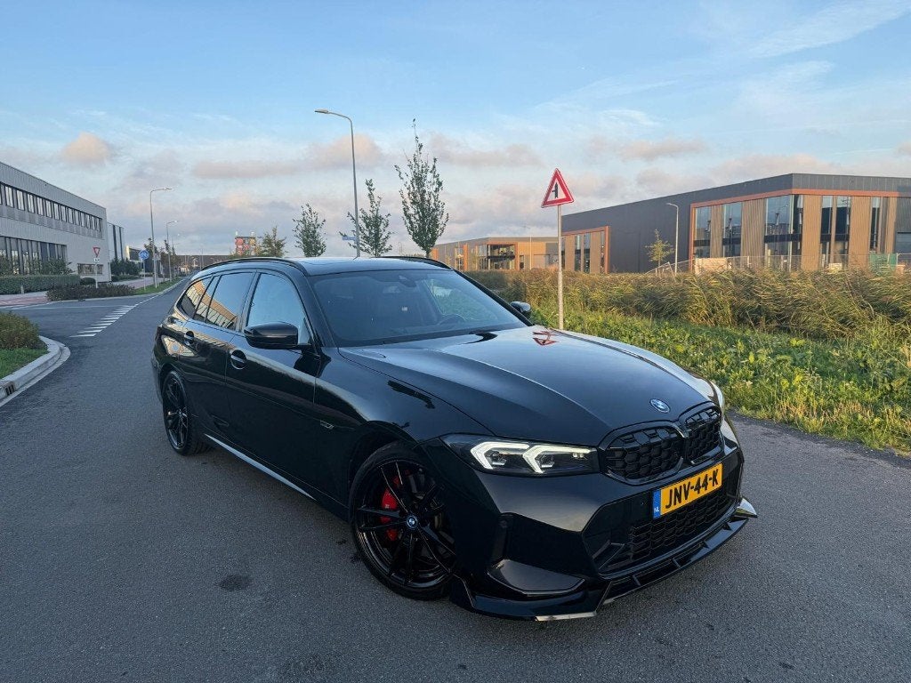 BMW 330e M-Sport LCI 292pk Aut 2023 99% SOH Garantie BOMVOL, 1998 cc, Zwart, 4 cilinders, Parkeerassistent