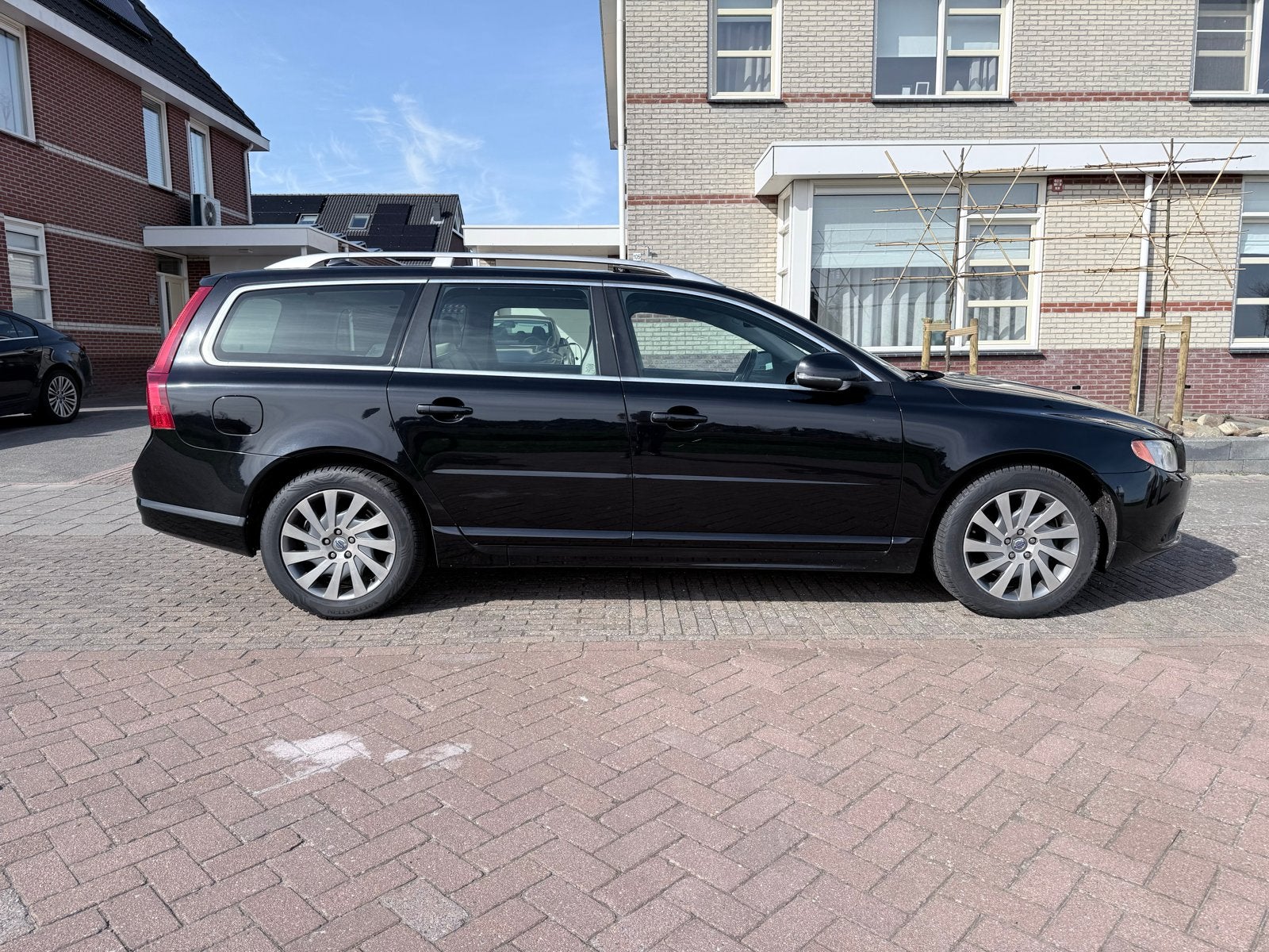 Volvo V70 T4, trekhaak, leer, nieuwe banden, Auto's, Voorwielaandrijving, 1596 cc, 15 km/l, 1487 kg