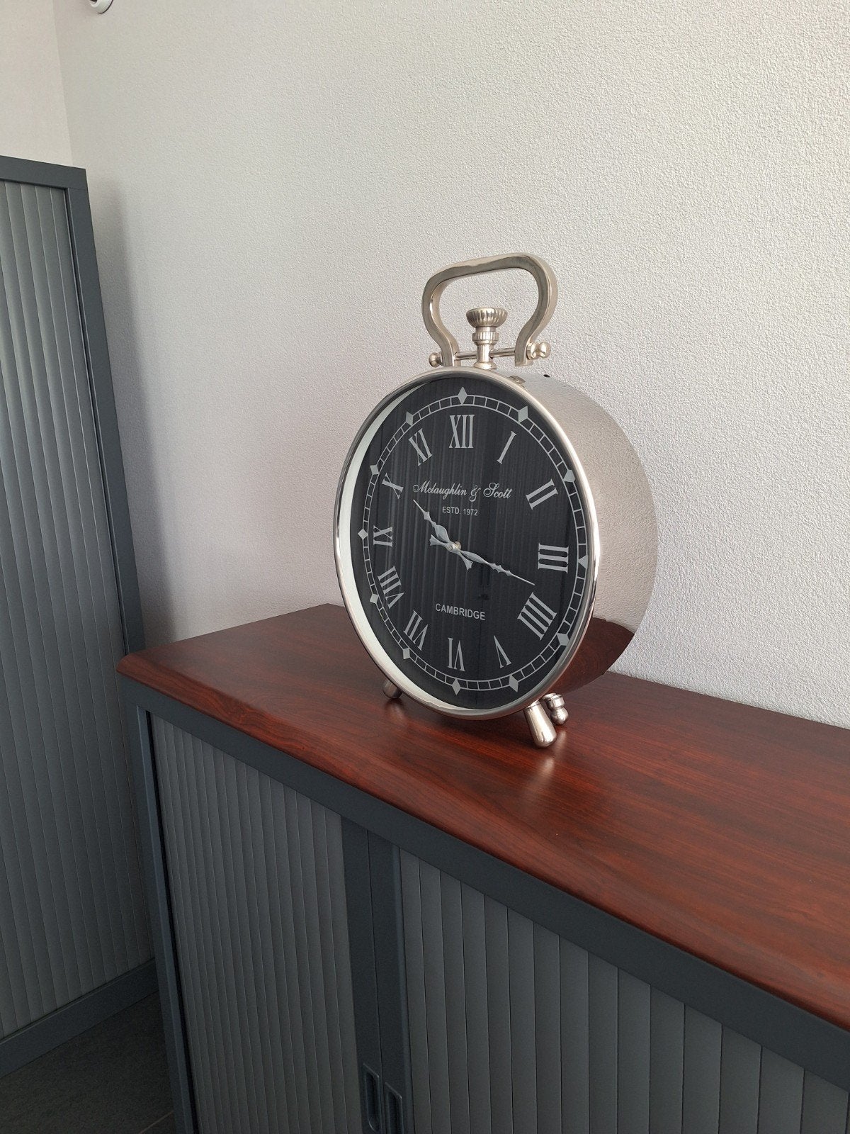 McLaughlin & Scott design grote Tafelklok - Zilverkleurig, Huis en Inrichting, Ophalen, Zo goed als nieuw, Wandklok