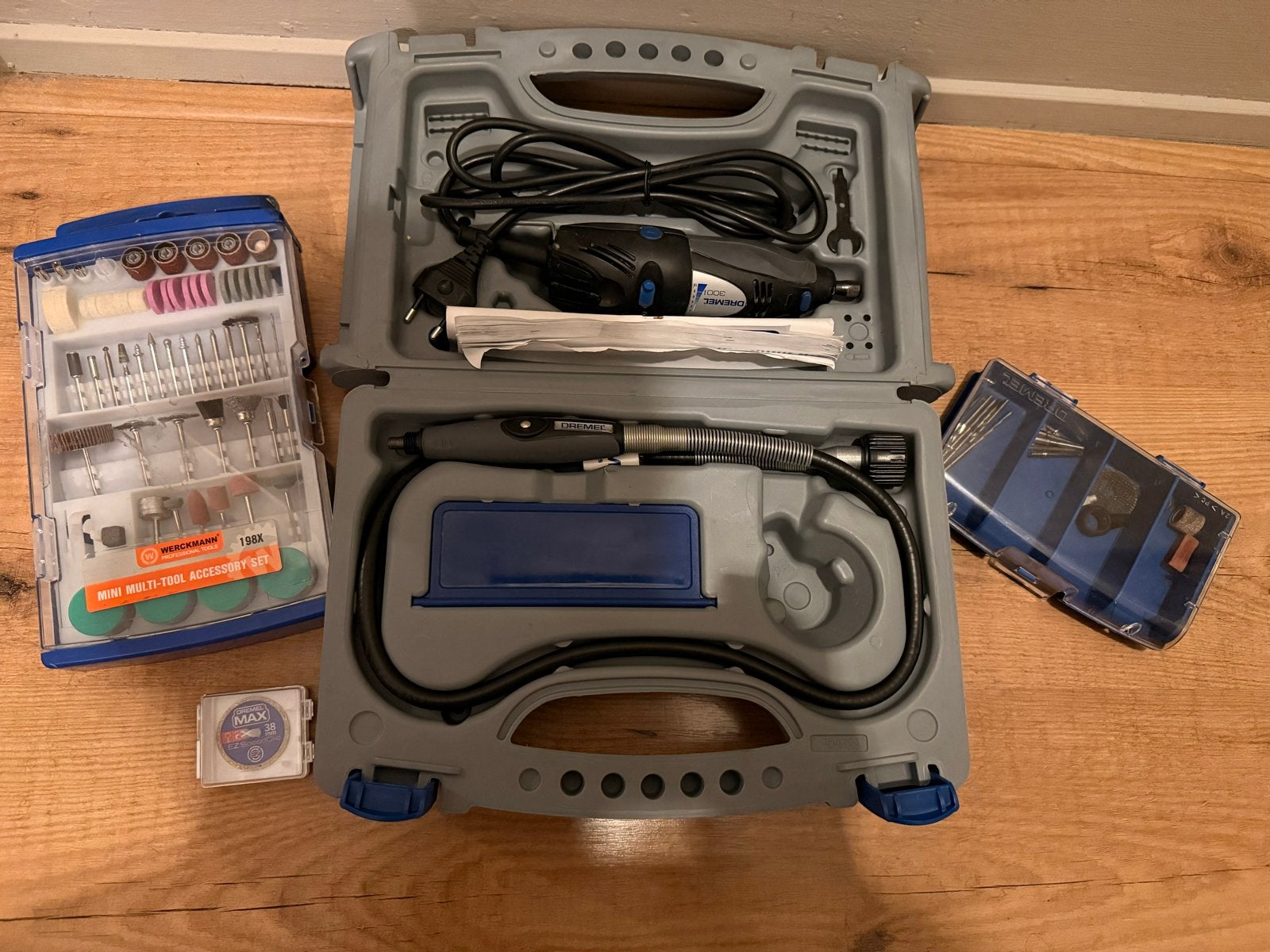Dremel 300 serie met flexibele as en accessoires, Ophalen of Verzenden, Zo goed als nieuw