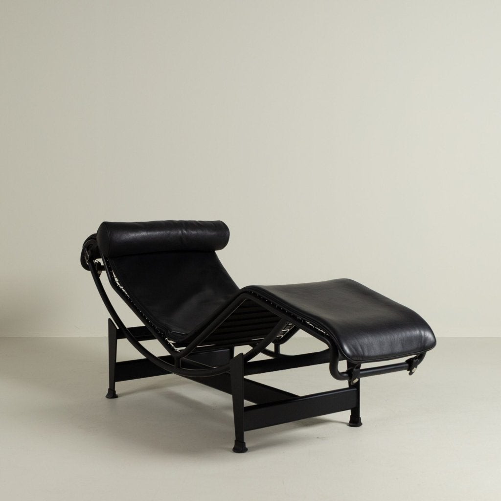 Cassina LC4 Chaise Longue Fauteuil Zwart Leer, Huis en Inrichting, Banken | Sofa's en Chaises Longues, Niet ingevuld, Niet ingevuld