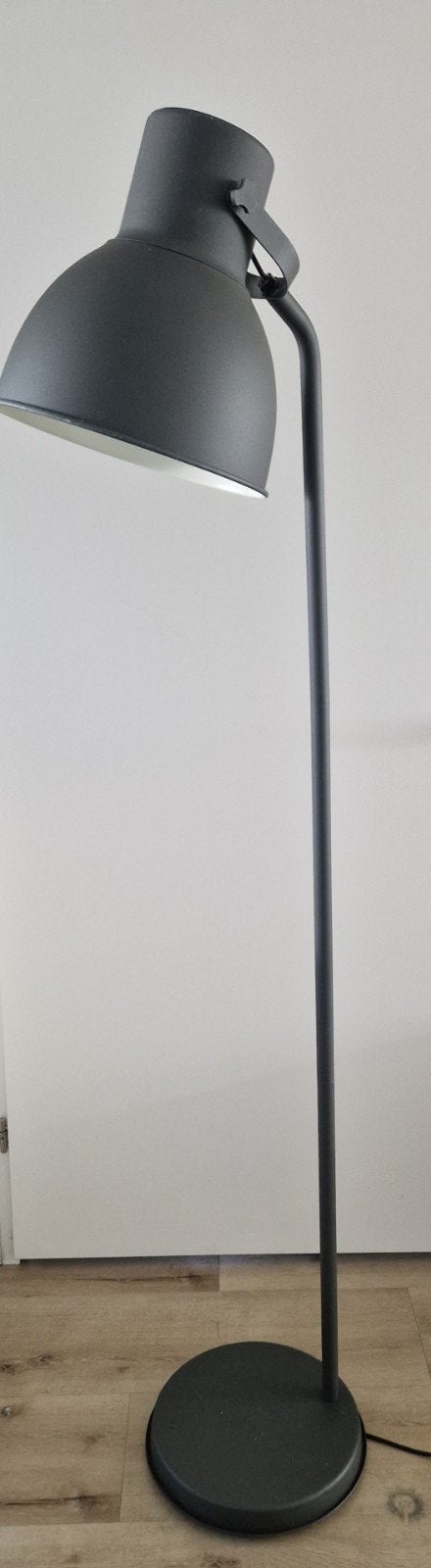 Ikea Hektar Vloerlamp - Donkergrijs - Zgan, Ophalen, E27 (groot), Zo goed als nieuw, Metaal