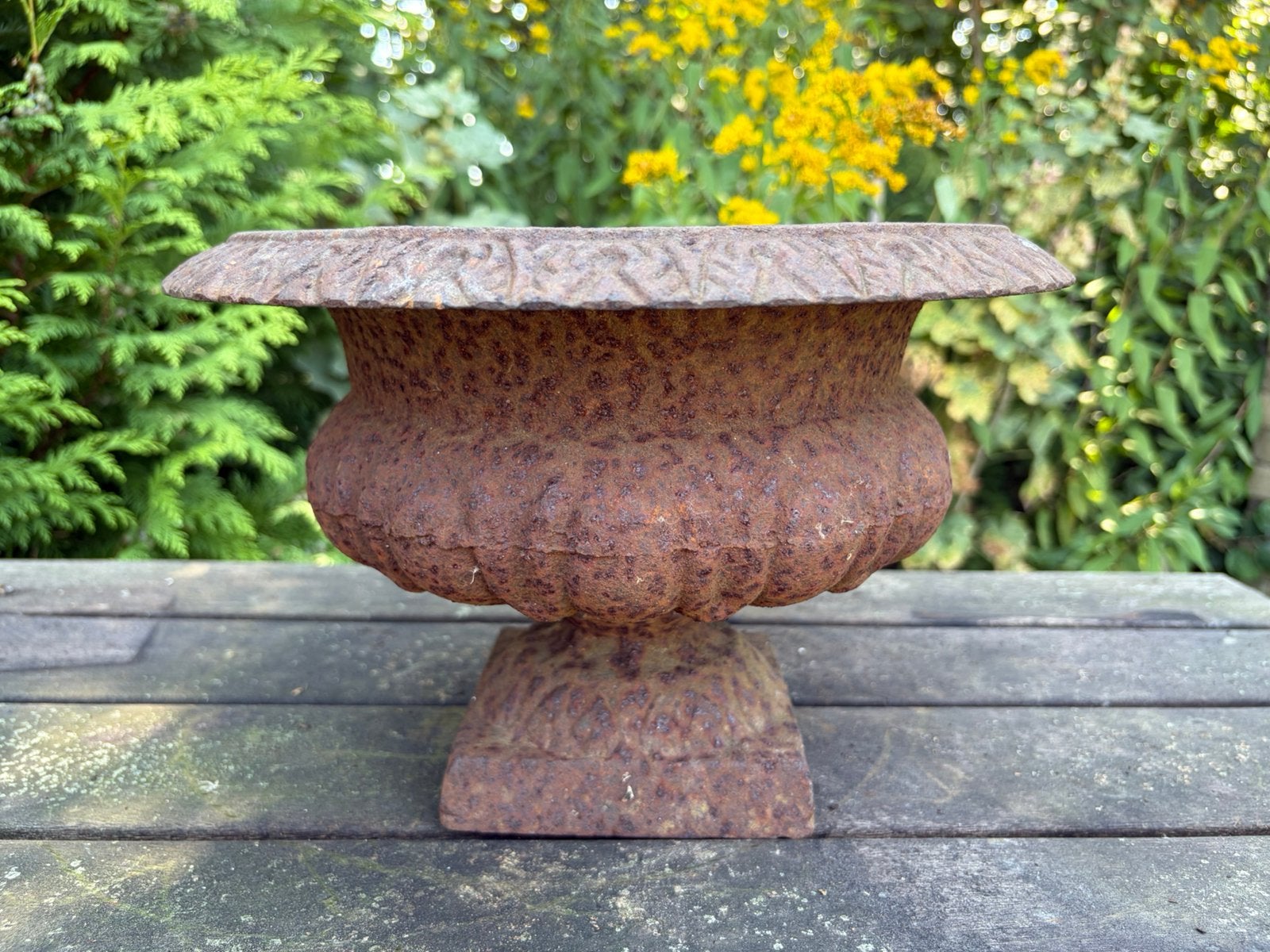 Gietijzeren bloempot / tuinvaas : 20 cm hoog diameter 30 cm, Ophalen of Verzenden, Gebruikt