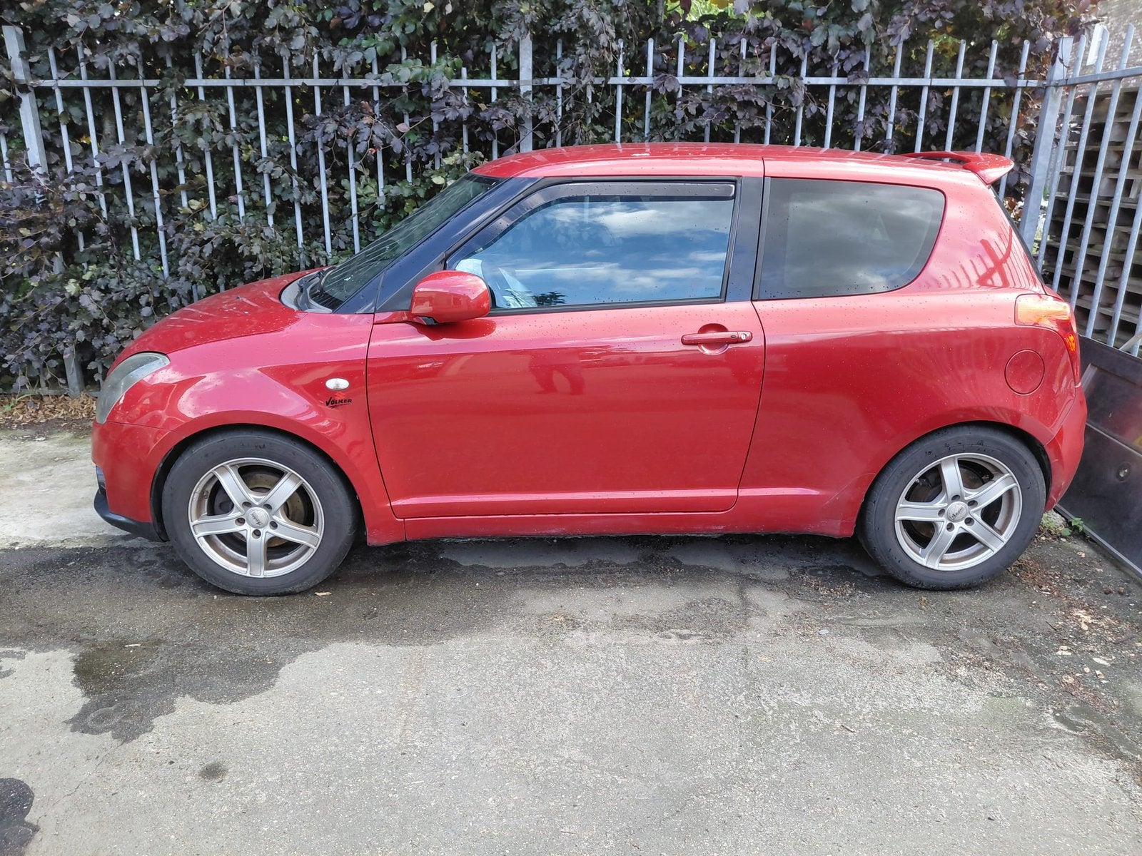 Suzuki swift 1.6  sport , rood met schade, Ophalen