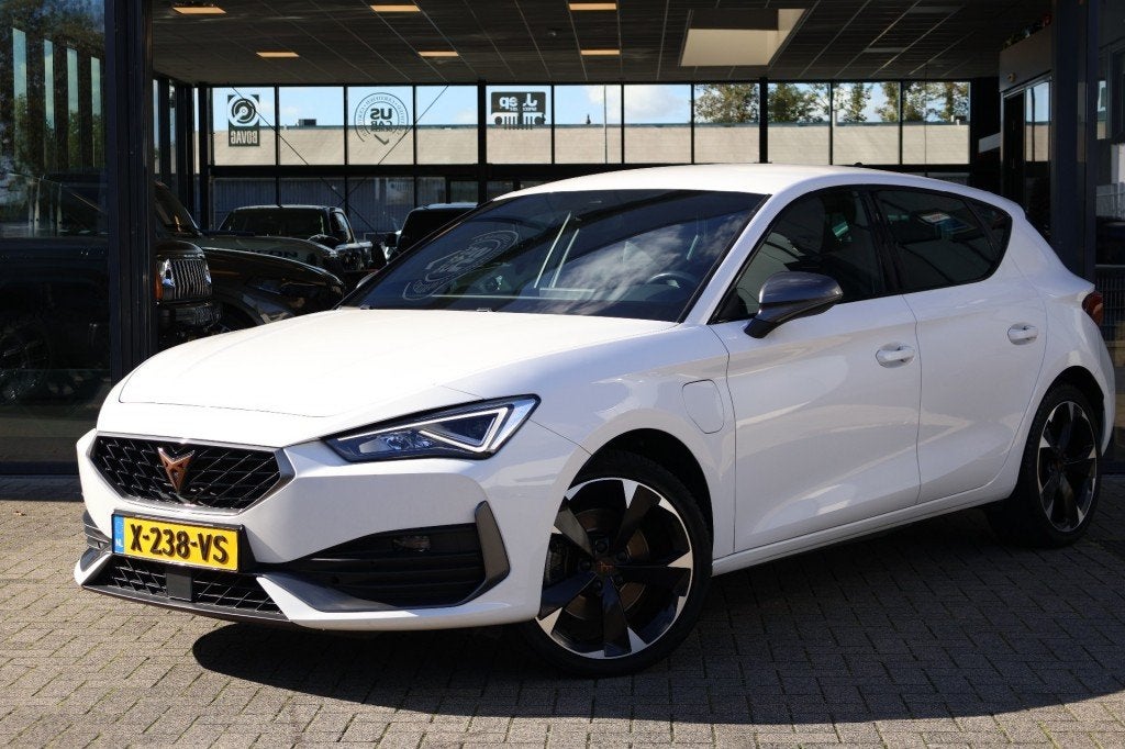 Cupra LEON 1.4 E-HYBRID VZ. Virtual Cockpit  SOH 97 % LED Ad, Verwarmde buitenspiegels, Gebruikt, 4 cilinders, Leon
