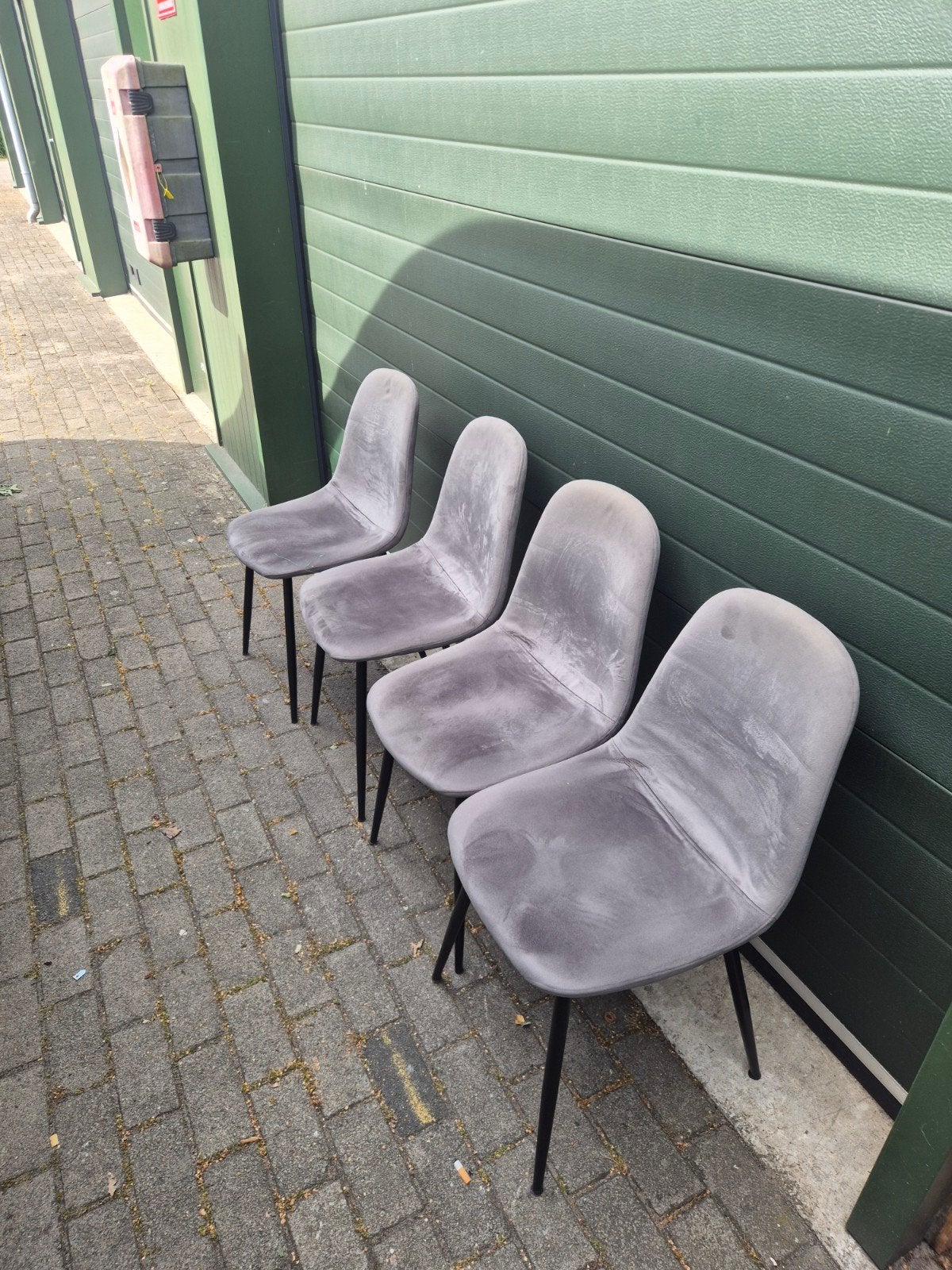 Tekoop 4 velvet grijze eetkamer stoelen, Ophalen, Grijs
