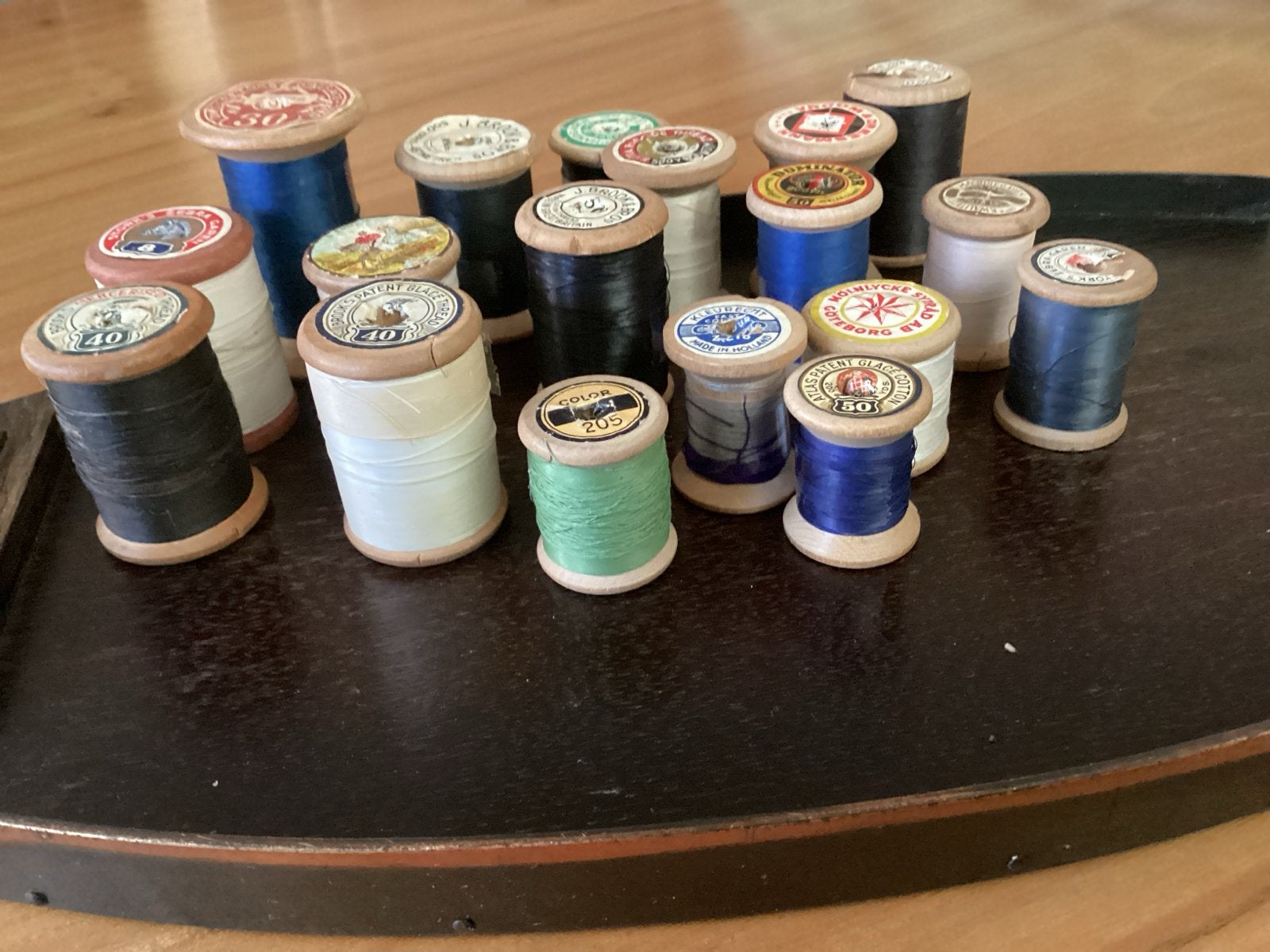 Houten Klosjes met Garen - 18 Stuks, Hobby en Vrije tijd, Ophalen of Verzenden, Gebruikt, Garen of Naald(en)
