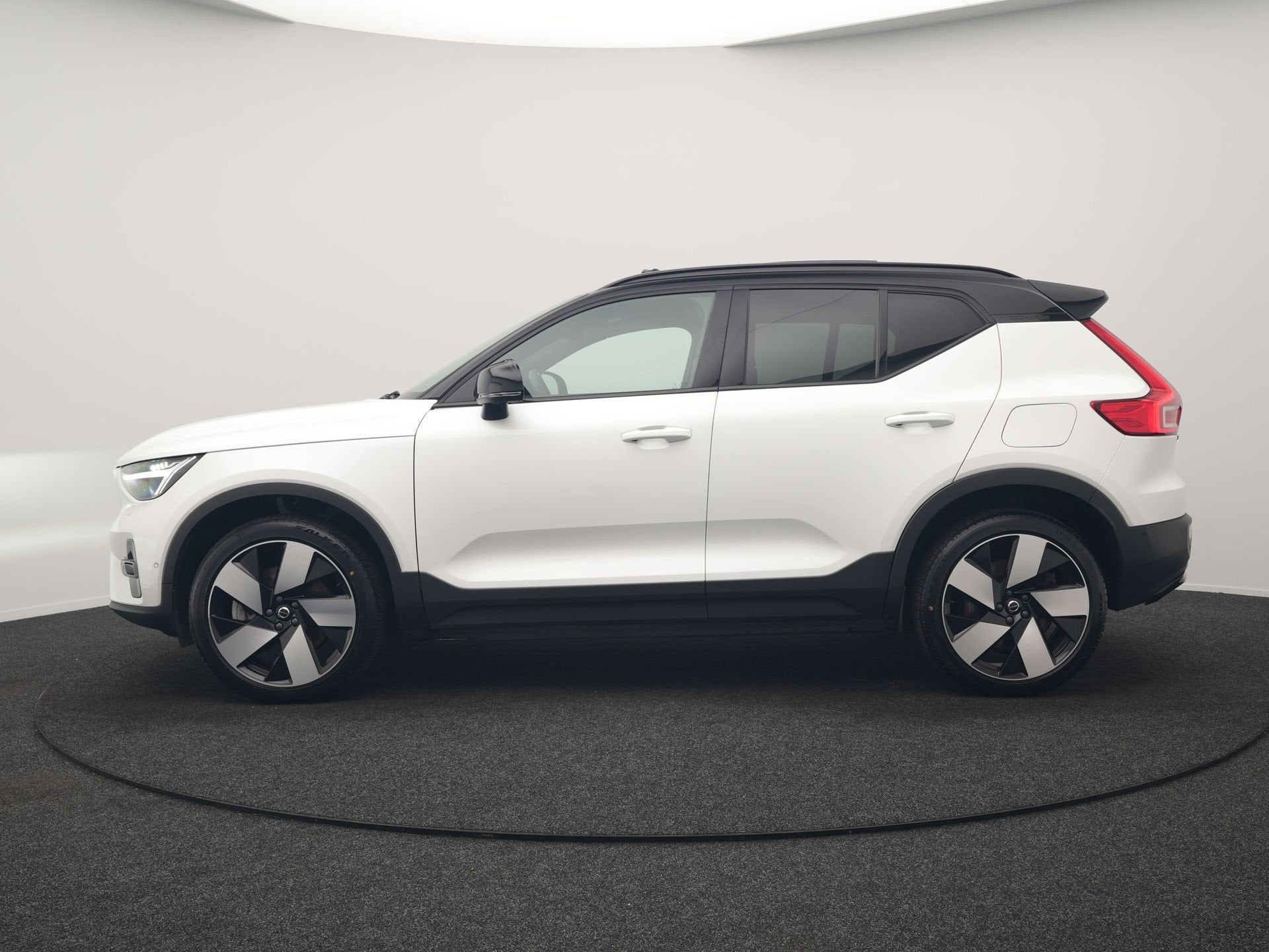 Foto 2 van Volvo XC40 Recharge Ultimate 70 kWh 231pk Dealer O.H | Panod
