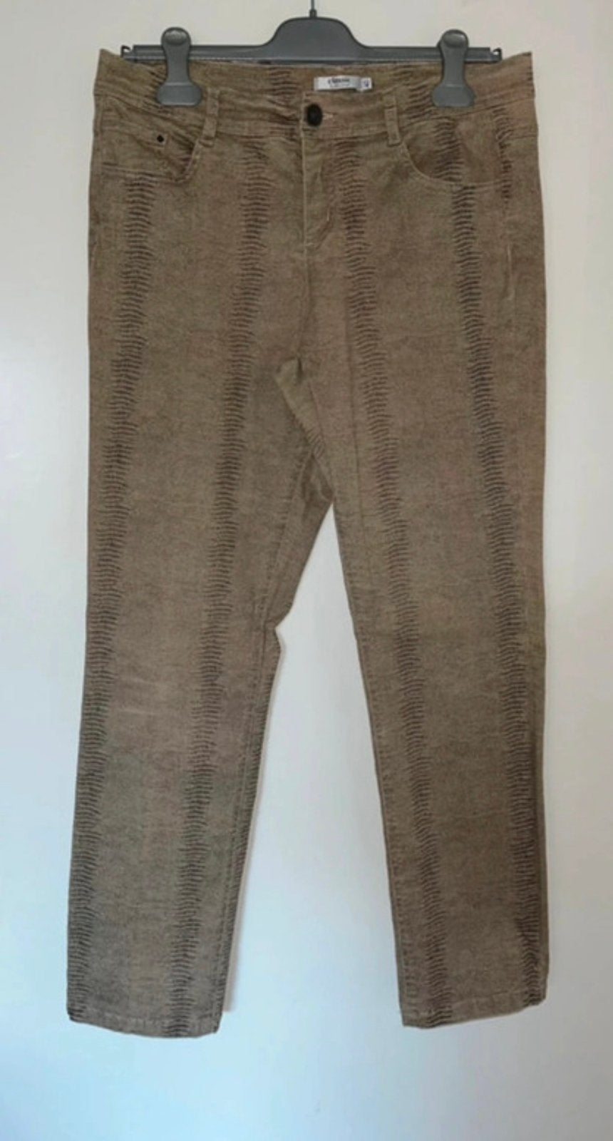 GRATIS AF TE HALEN: Classic by Miss Etam Corduroy Broek, Kleding | Dames, Spijkerbroeken en Jeans, Ophalen, Gedragen, Overige kleuren