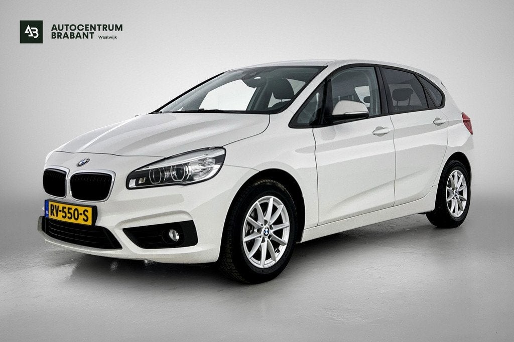 BMW 2-serie Active Tourer 216i Executive (NAVIGATIE, PARKEER, Auto's, BMW, Gebruikt, Euro 6, Wit, Bedrijf