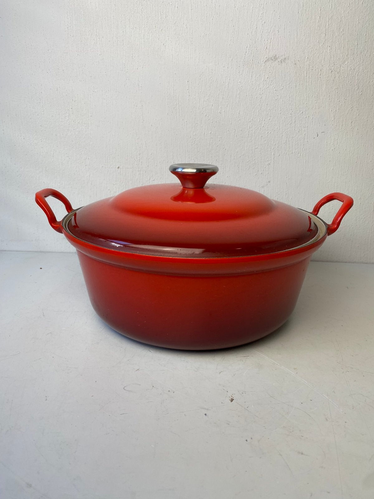 Le Creuset gietijzeren rood geëmailleerde braadpan , 28 cm, Frankrijk, Le Creuset, Ophalen of Verzenden, Zo goed als nieuw