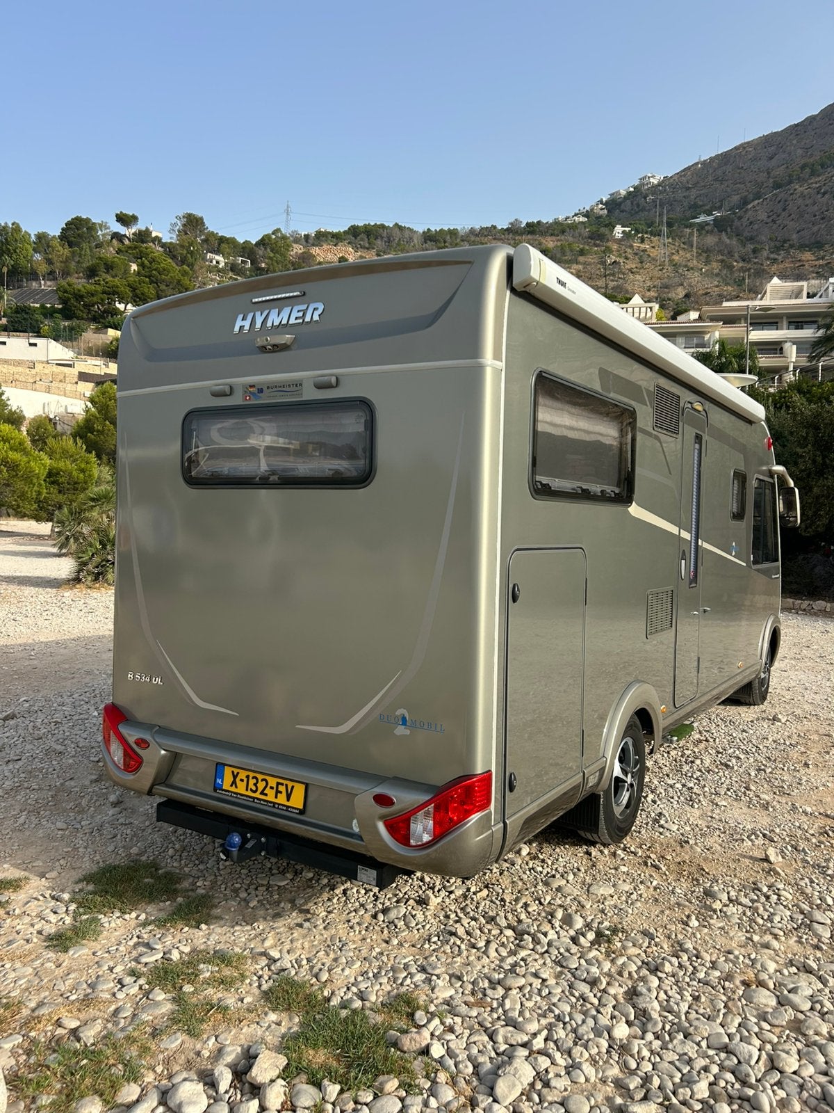 Foto 3 van Hymer B 534 DL Integr.Camper met autom.motor airco als nieuw