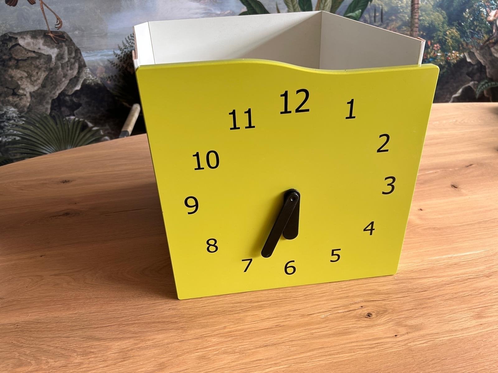 IKEA Kallax inzet met deurtje en klok - geel/groen, Ophalen, Zo goed als nieuw