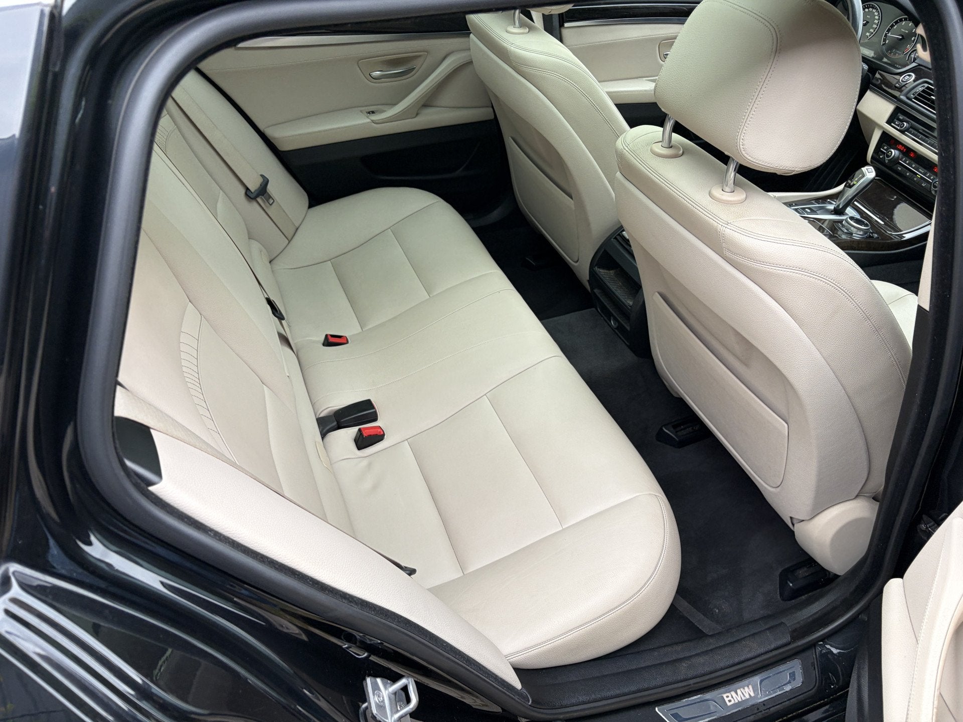 Foto 24 van BMW 5 Serie Touring 520i High Executive / AUTOMAAT / LEER /