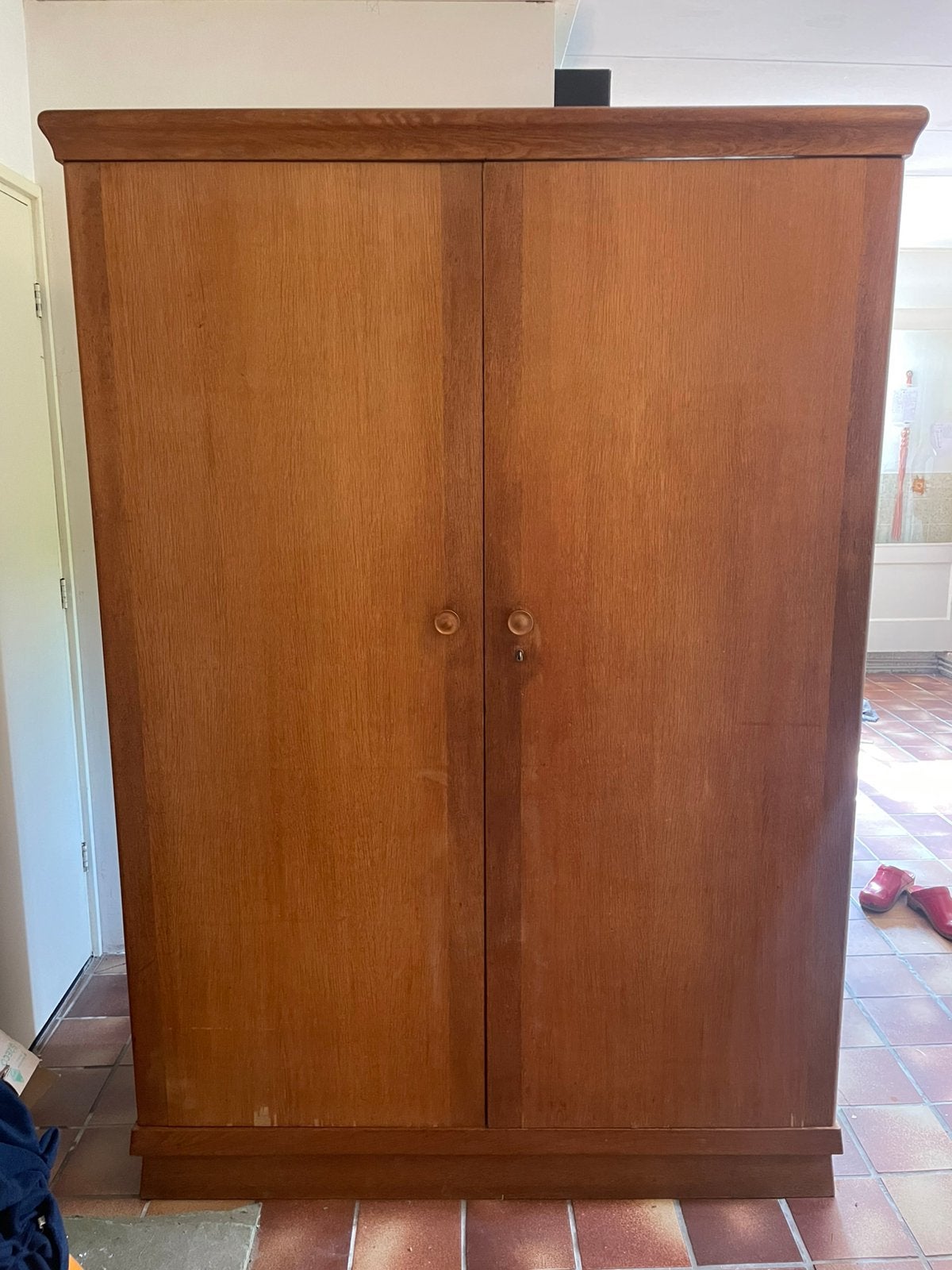 Handgemaakte vintage houten kledingkast, Ophalen, 100 tot 150 cm, Zo goed als nieuw, 150 tot 200 cm