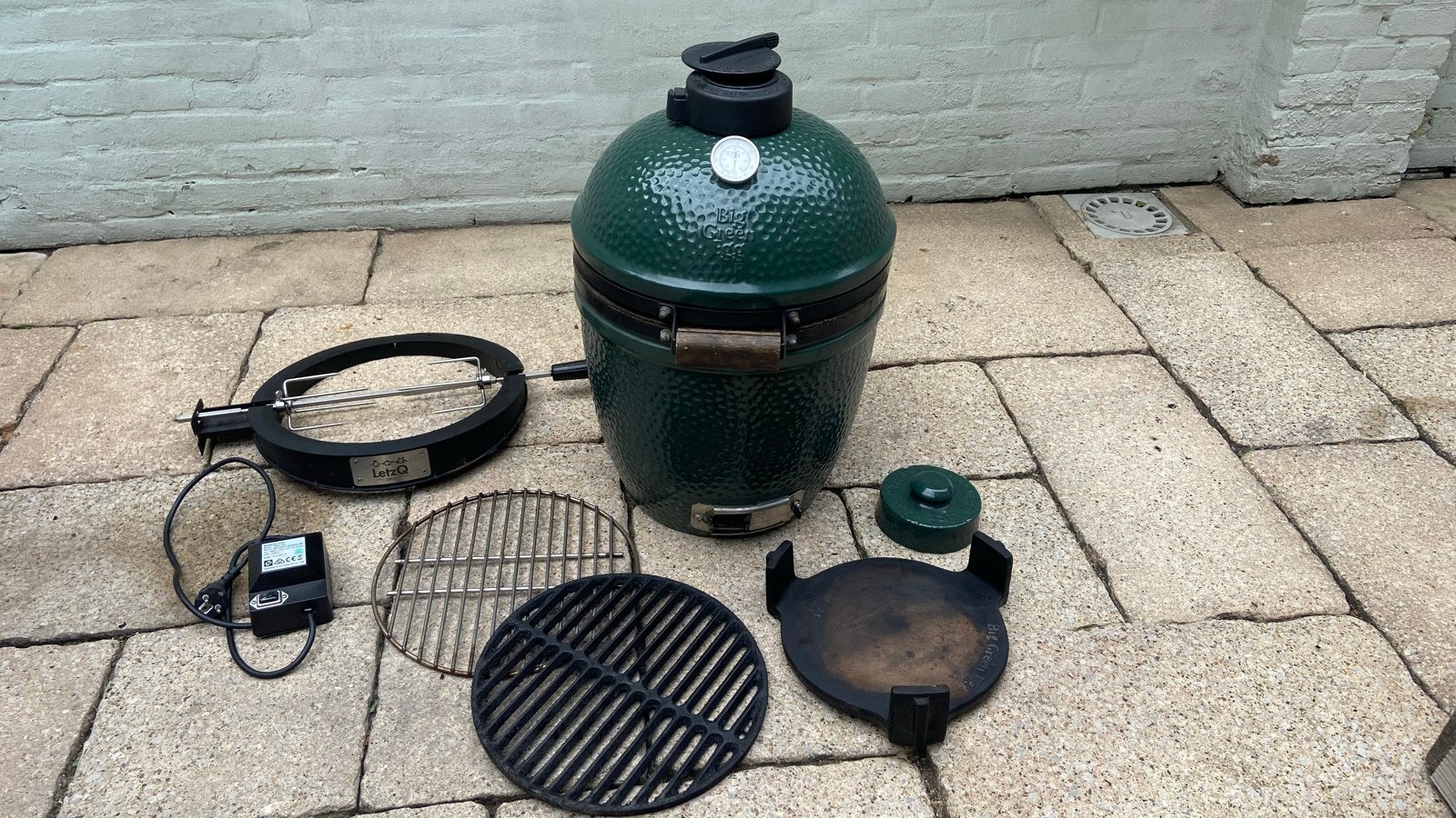 Big Green Egg Small met accessoires, Tuin en Terras, Houtskoolbarbecues, Ophalen, Gebruikt, Met accessoires