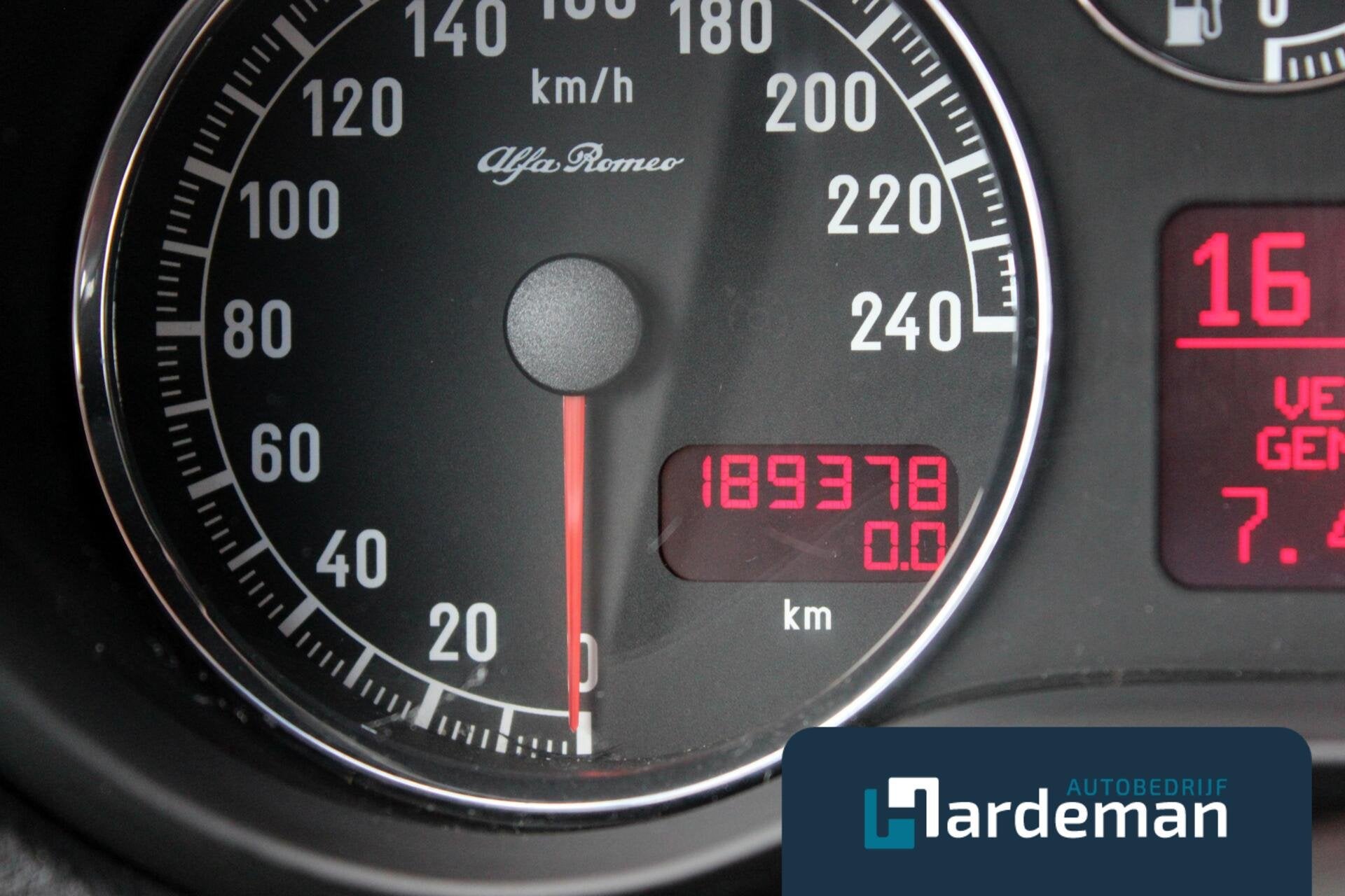Alfa Romeo 147 2.0 T.Spark Clima Cruise, Voorwielaandrijving, Gebruikt, 400 kg, Zwart