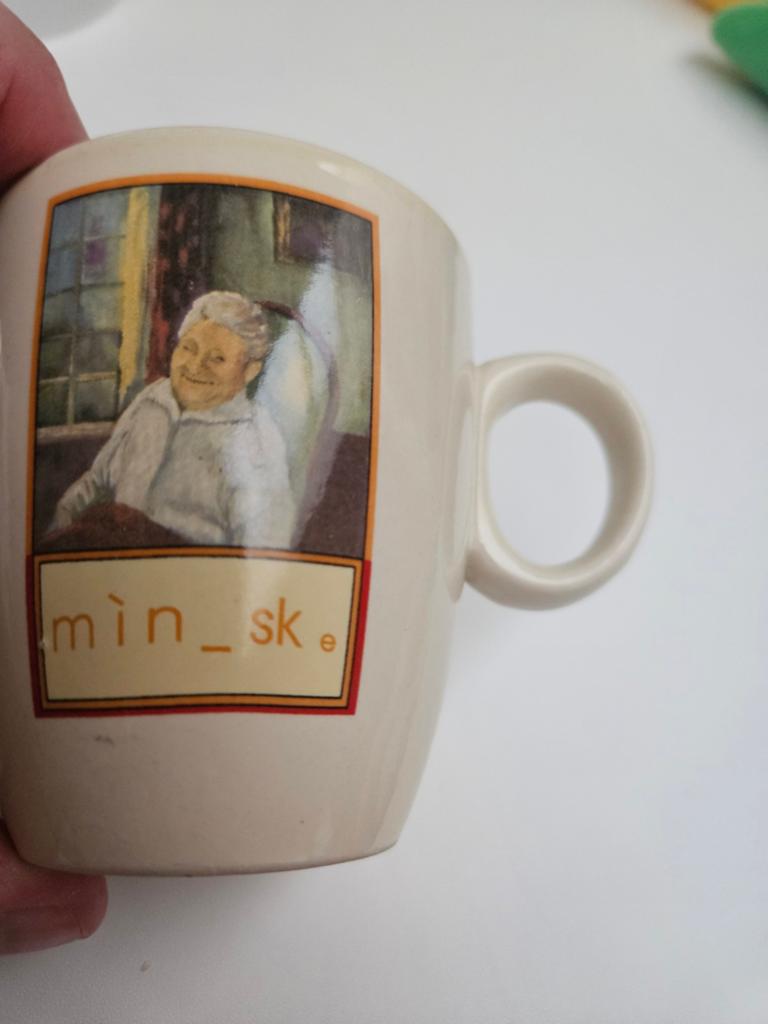 C1000 min_ske mok uit 2007 - Vintage verzamelitem, Beige, Overige typen, Ophalen of Verzenden, Zo goed als nieuw