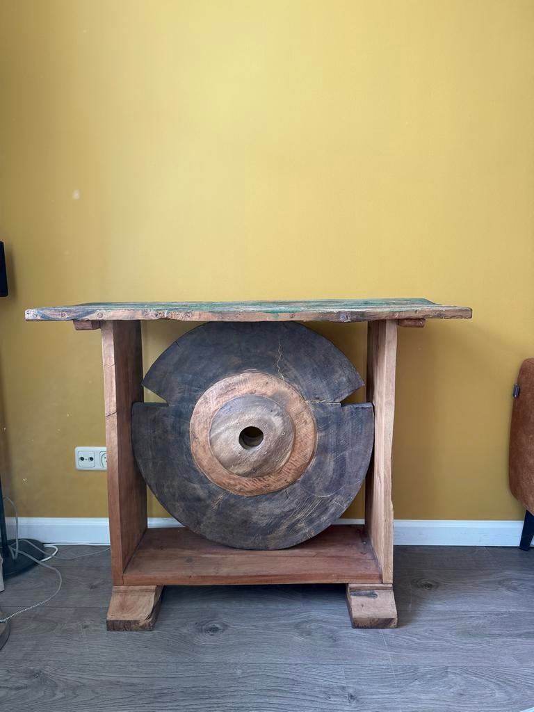 Unieke teak houten sidetable met molensteen design, Ophalen, Gebruikt, 50 tot 100 cm, Overige houtsoorten