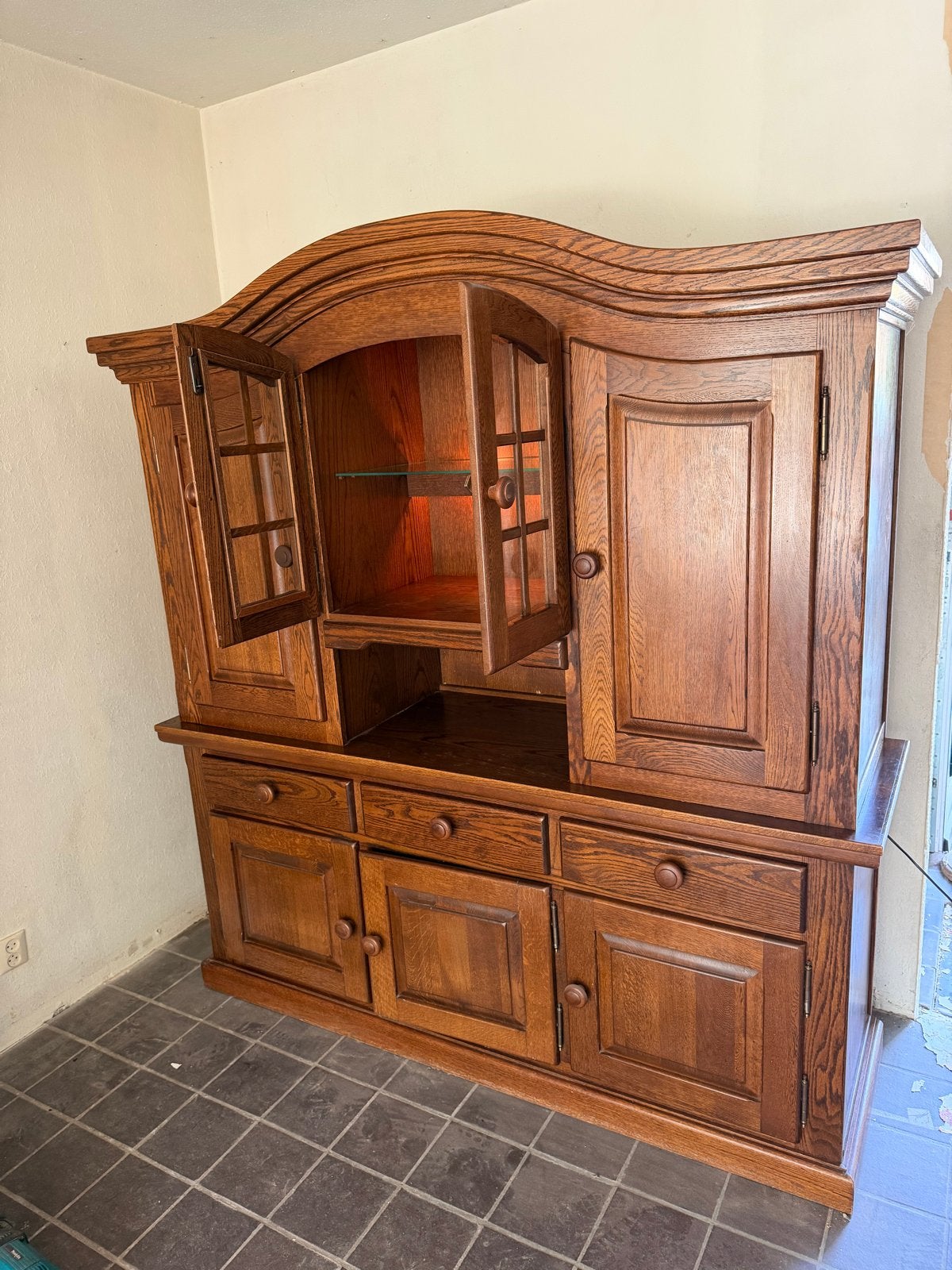 Antieke massief houten kast met sfeerverlichting, Antiek en Kunst, Ophalen