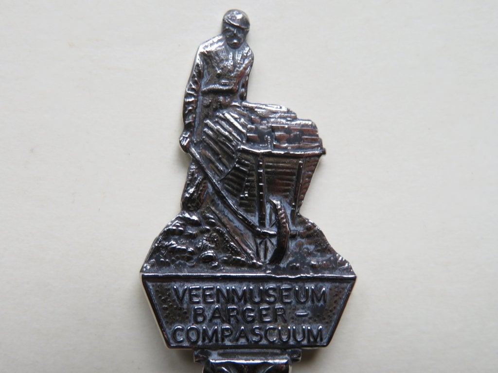 Lepeltje Veenmuseum Barger-Compascuum man met kruiwagen, Verzenden
