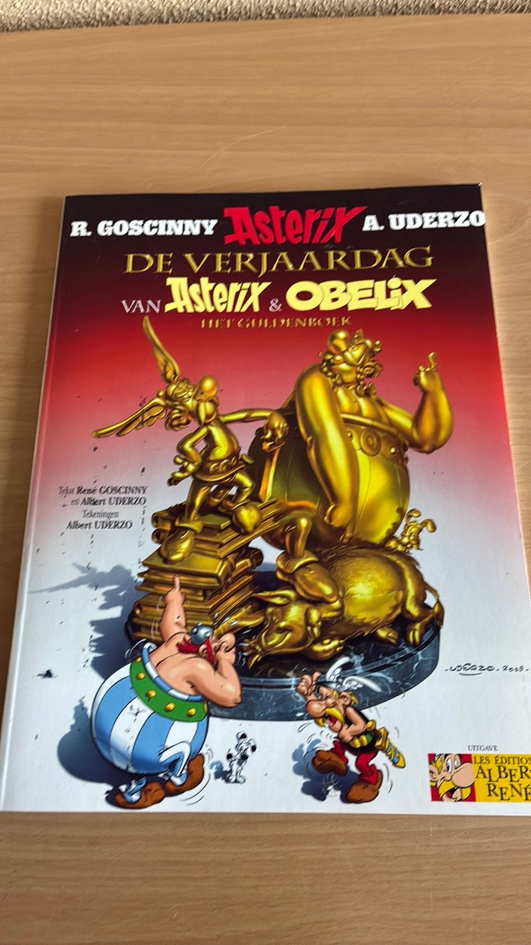 Asterix en Obelix: De Verjaardag - Het Guldenboek, Eén stripboek, Ophalen of Verzenden, Zo goed als nieuw