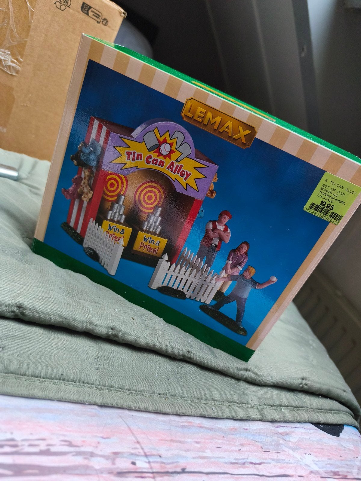 Lemax Tin Can Alley - Kerstdorp Attractie, Diversen, Kerst, Ophalen of Verzenden, Gebruikt