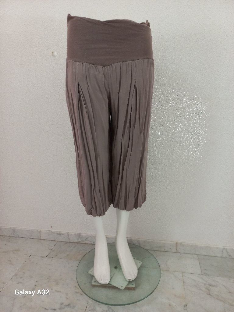 Broek Capribroek, 3/4 broek Culotte in taupe kleur, maat M, Kleding | Dames, Broeken en Pantalons, Maat 38/40 (M), Bruin, Ophalen of Verzenden