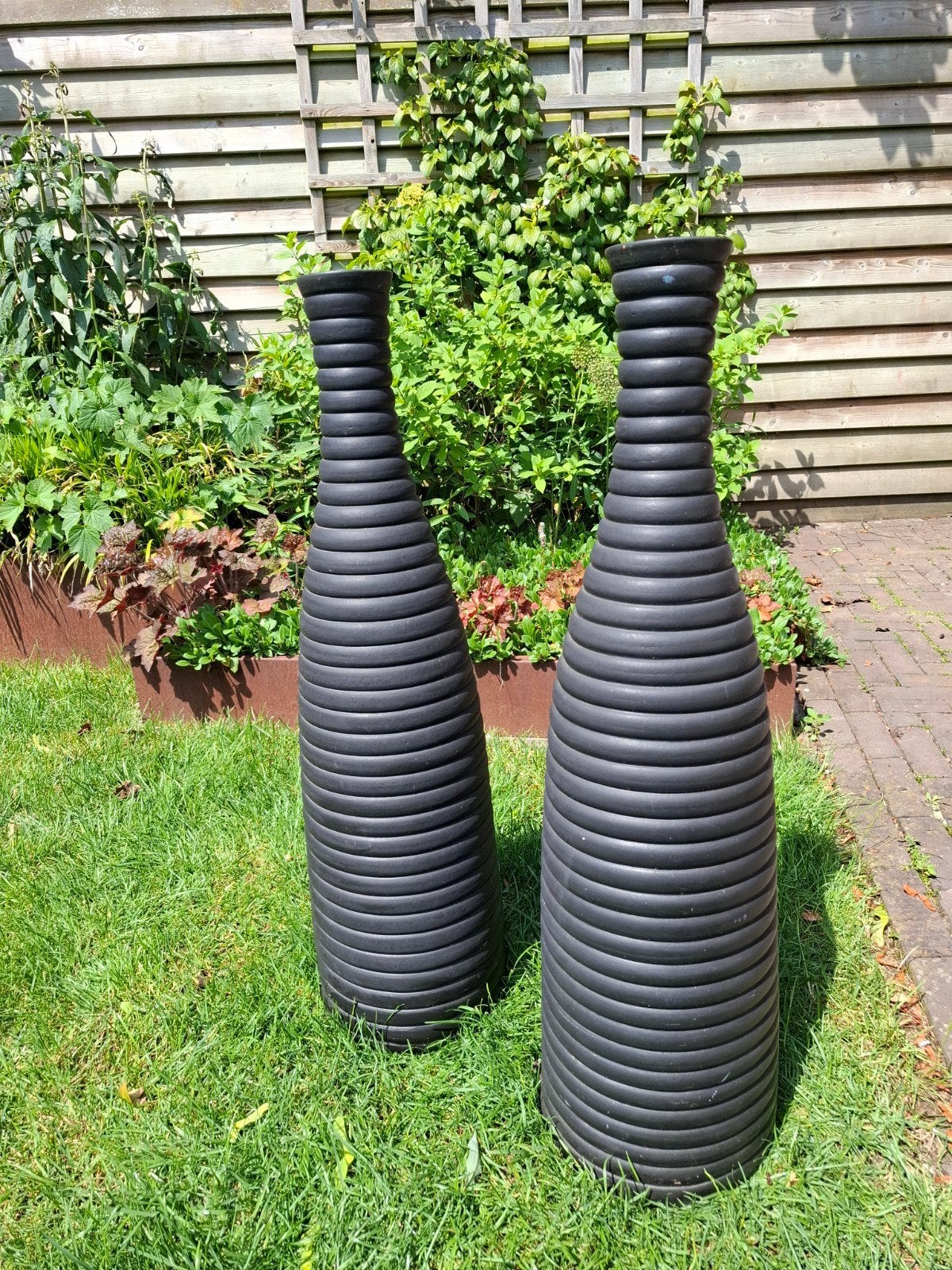 Hoge zwarte ribbelvazen (90 cm) van Ikea, Huis en Inrichting, Woonaccessoires | Vazen, Ophalen
