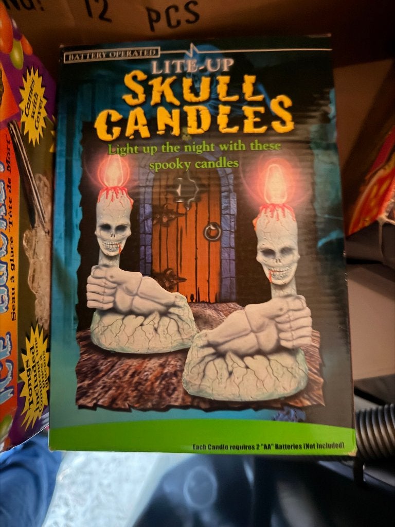 TE KOOP SKULL  CANDLES 2x, Versiering, Halloween of Griezel, NVT, Ophalen of Verzenden