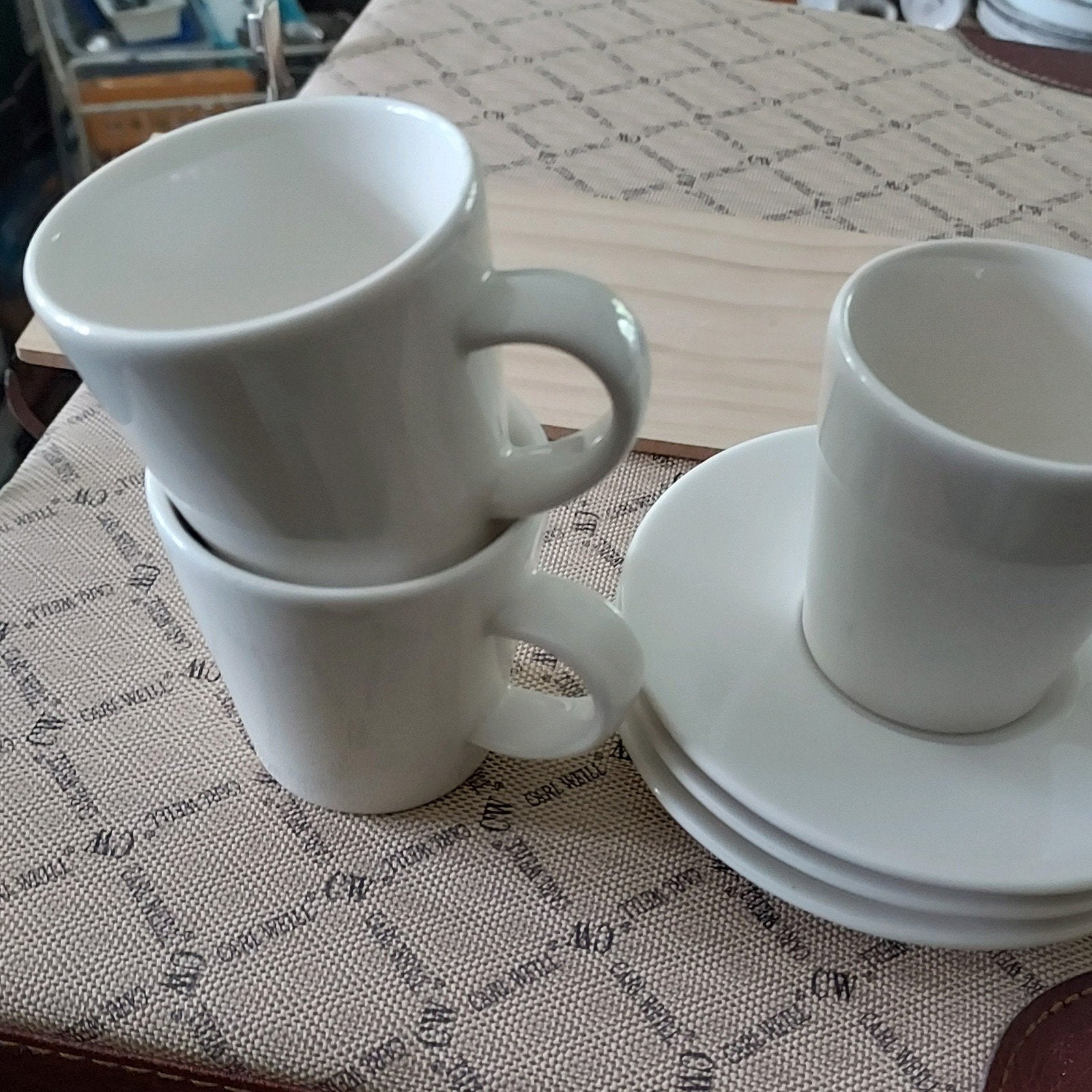 3 witte iittala espresso kopjes en schotels, Ophalen, Zo goed als nieuw, Porselein, Kop(pen) en/of Schotel(s)