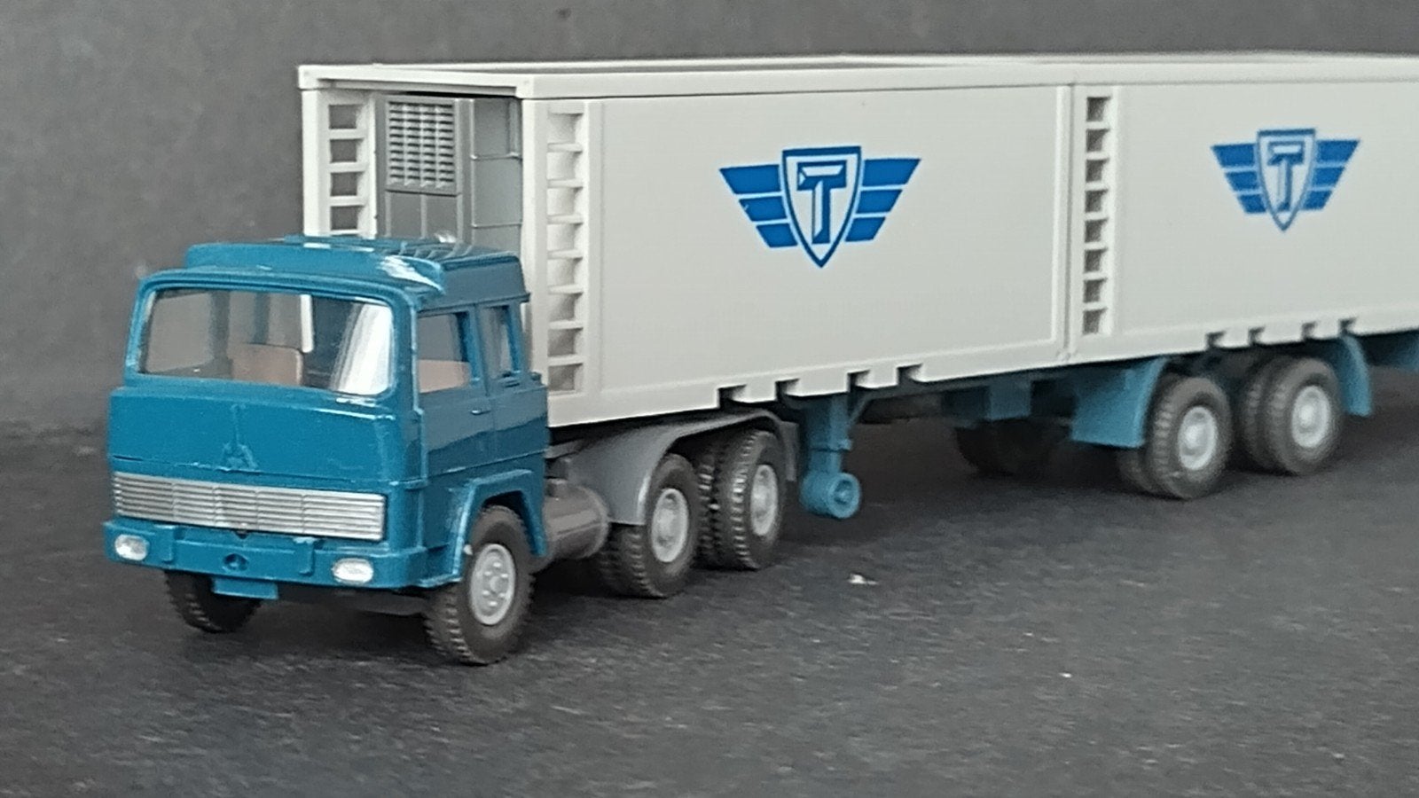 Magirus met koel containers 1:87 H0 Wiking Pol, Verzenden, Wiking, M, Zo goed als nieuw