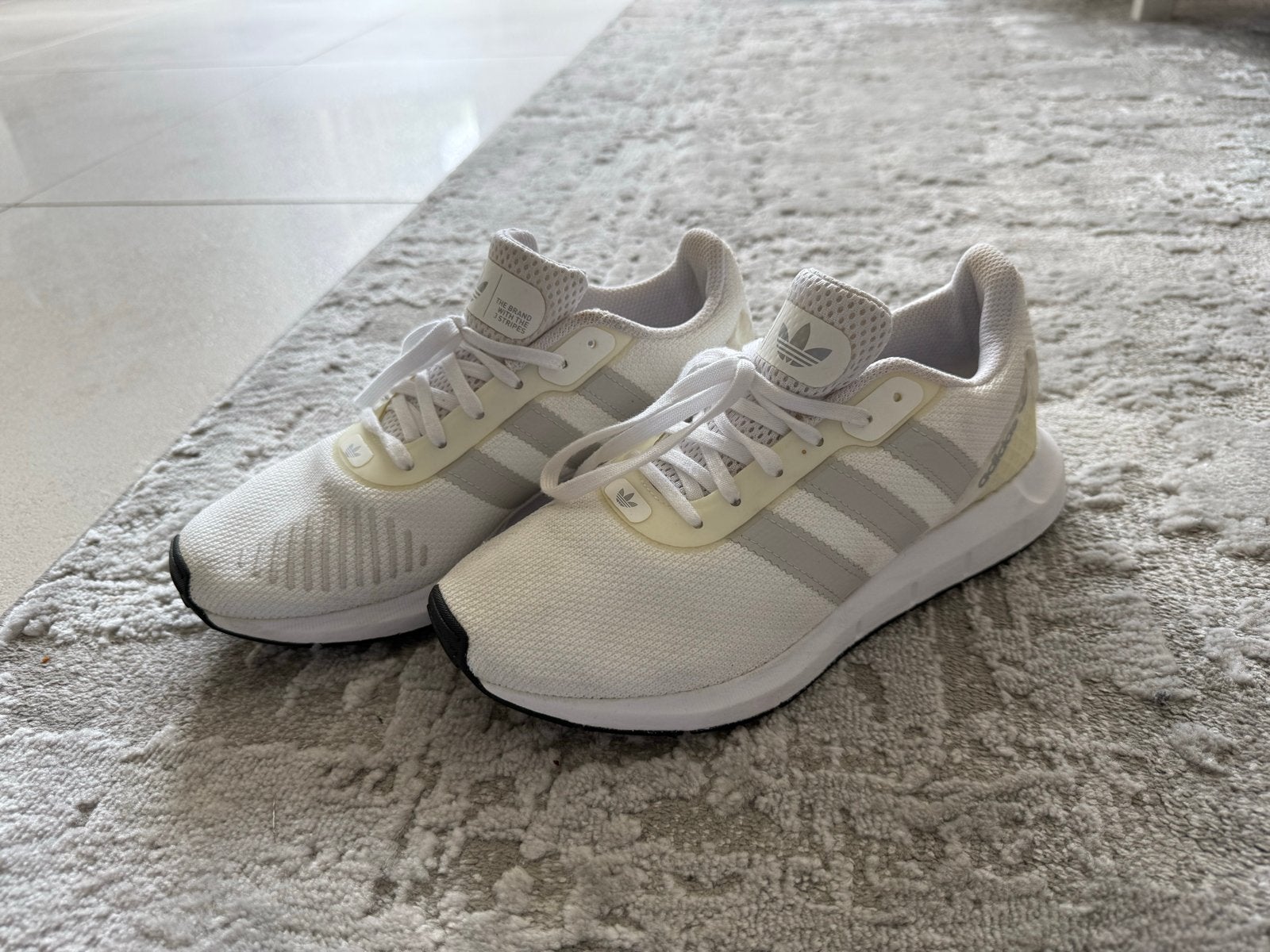 Adidas sneakers - Wit/Grijs - Maat 38, Ophalen of Verzenden, Zo goed als nieuw, Wit, Sneakers of Gympen