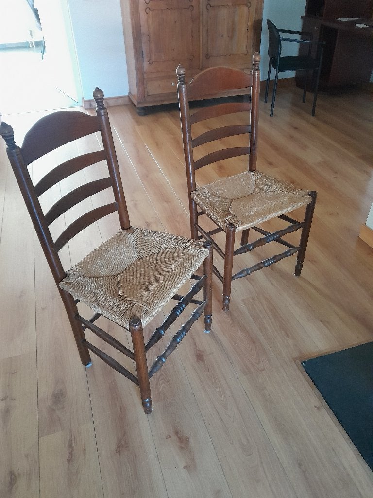 2 eikenhouten boeren knopstoelen met biezen zitting, Ophalen