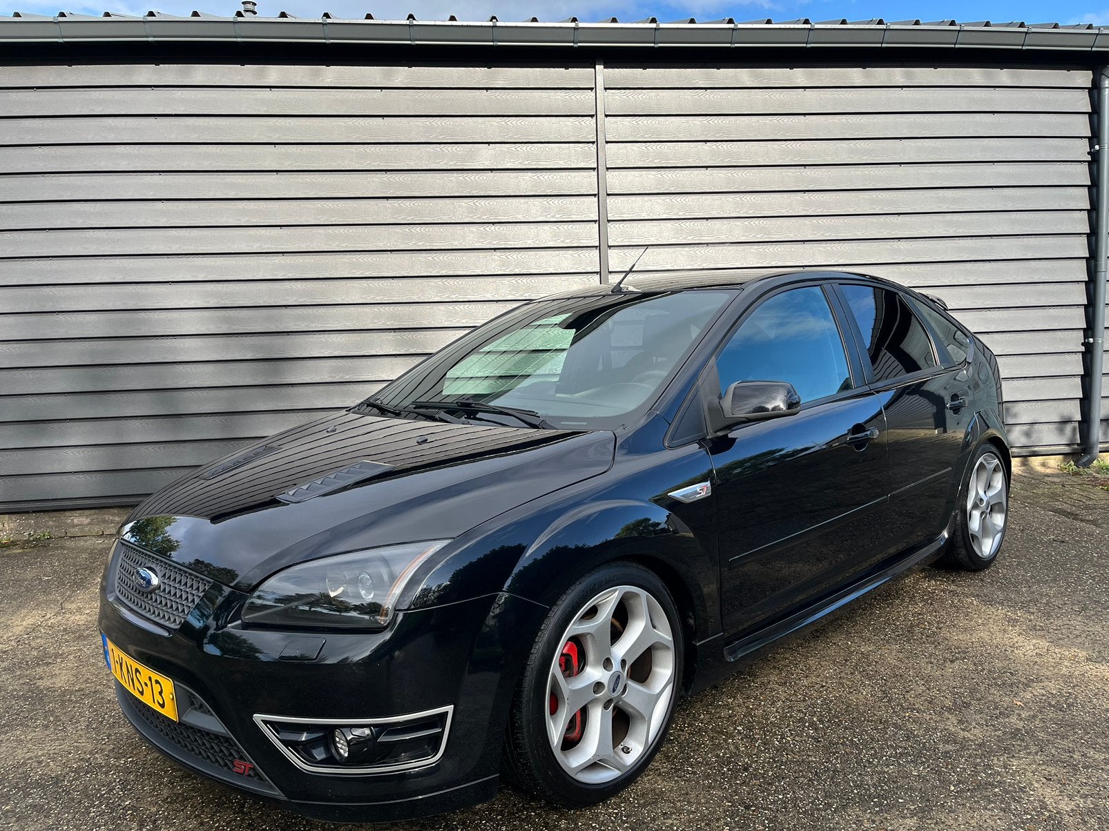 Ford Focus ST 225 2.5 20V Turbo 5D 2006 Zwart, Auto's, Stof, 1337 kg, 11 km/l, Handgeschakeld