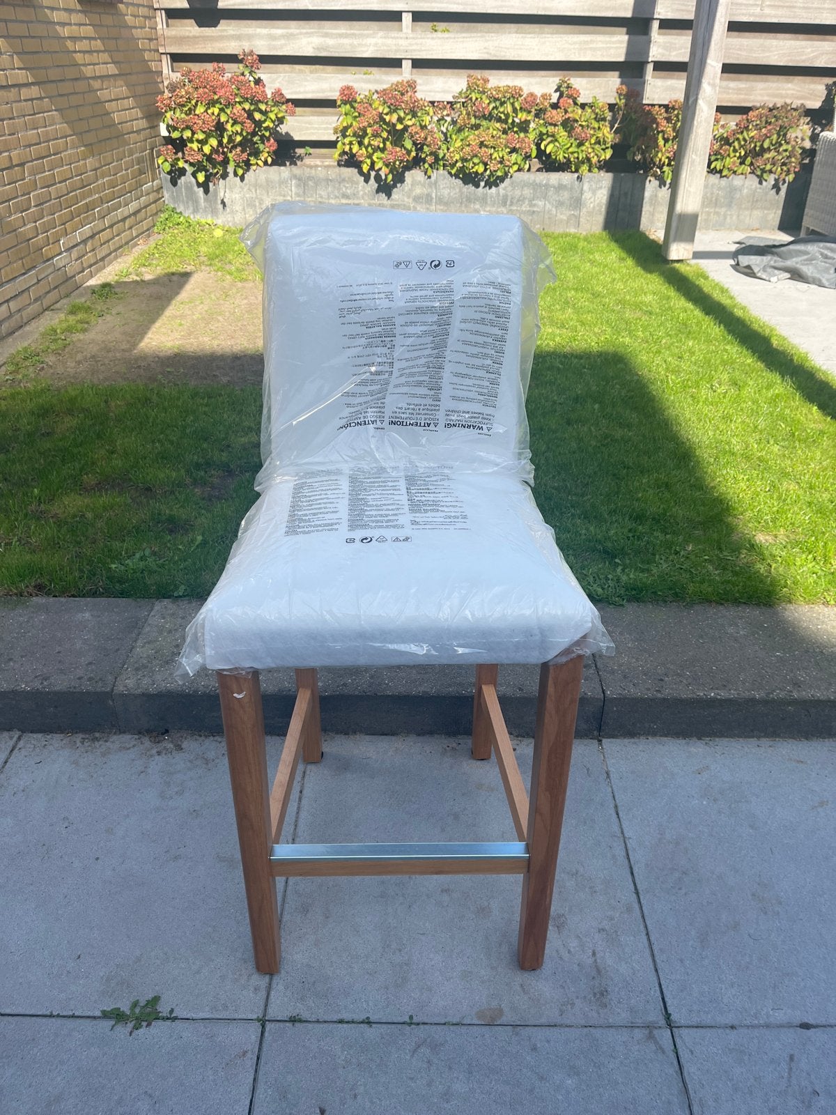 Nieuwe IKEA Bergmund barkruk met witte hoes, Huis en Inrichting, Ophalen, Wit, Nieuw, Eén