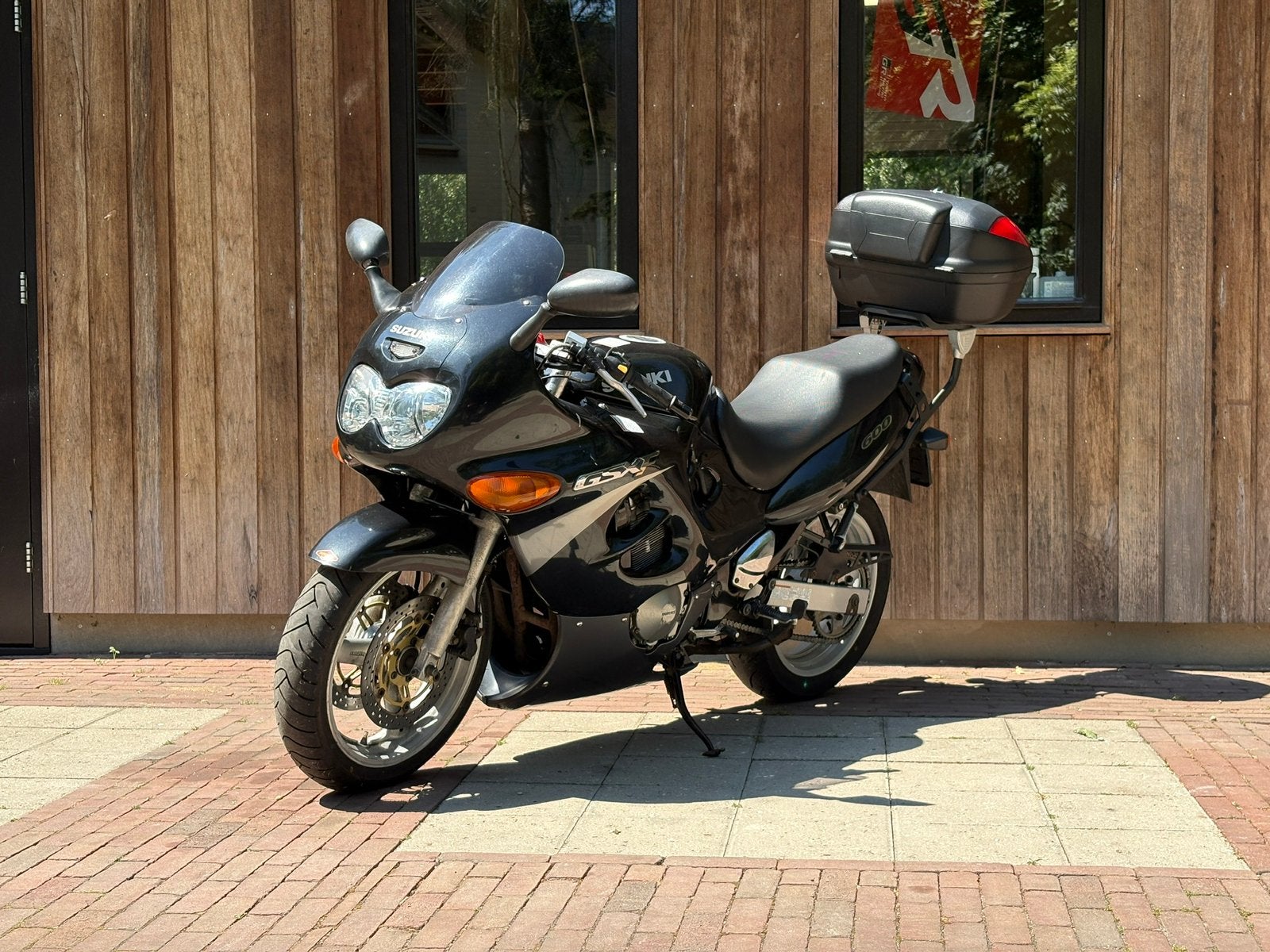Suzuki GSX 600 F | Zwart | Topkoffer, Motoren, Motoren | Suzuki, Sportuitlaat, Occasion, 4 cilinders, Bedrijf