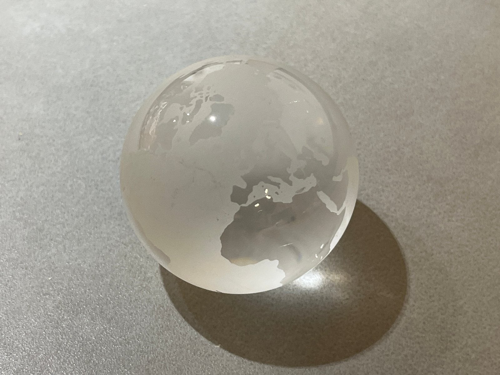 Tiffany & Co. Glazen Wereldbol - Elegant Design, Huis en Inrichting, Woonaccessoires | Wereldbollen, Ophalen of Verzenden, Zo goed als nieuw
