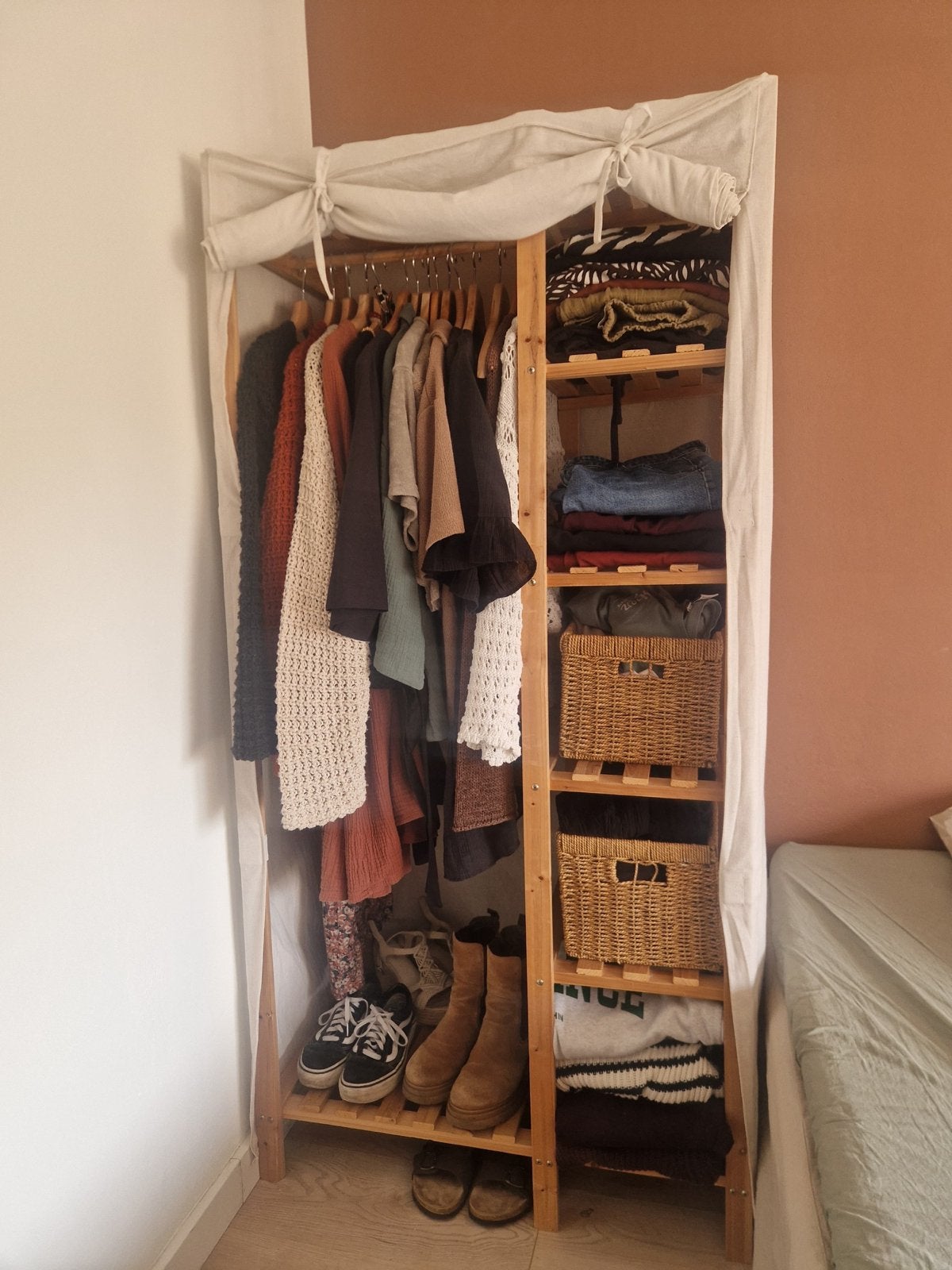 Houten kledingkast met katoenen hoes - 80x165 cm, Huis en Inrichting, Kasten | Kledingkasten, Ophalen, Met plank(en), Gebruikt