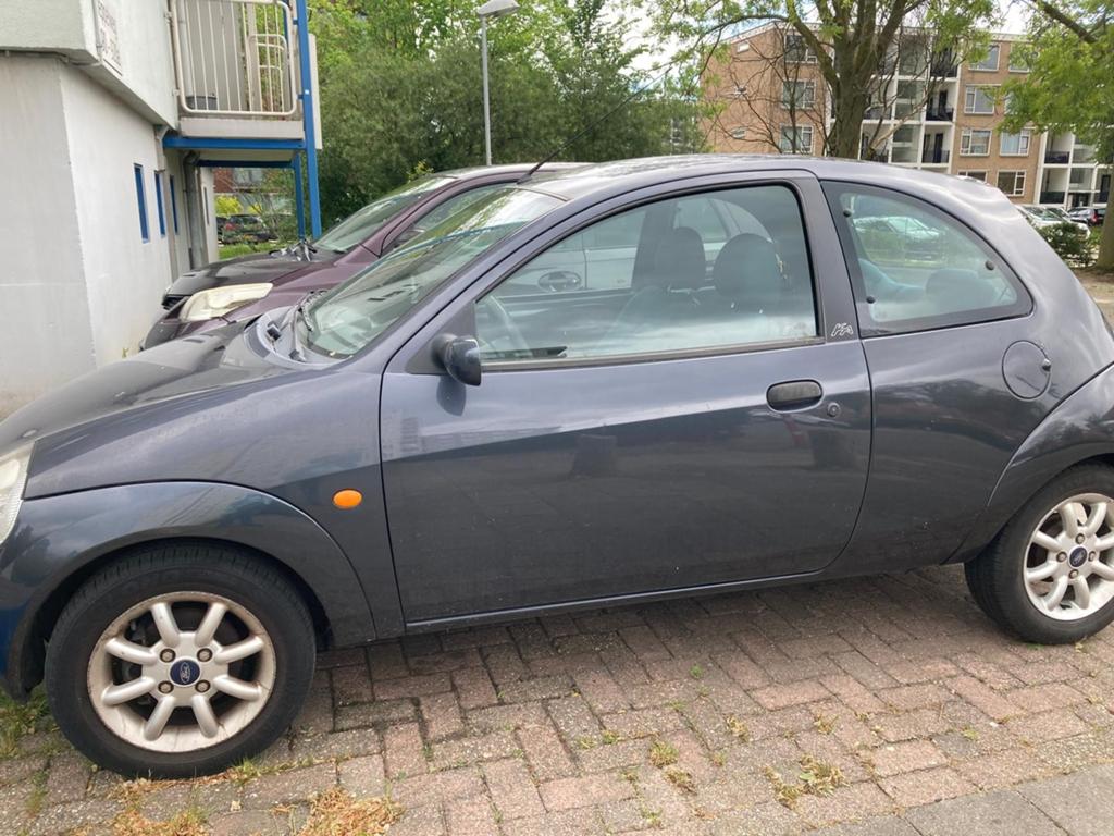 Ford Ka 1.3 I 44KW 2008 Grijs, Voorwielaandrijving, 1299 cc, Metallic lak, 31 €/maand